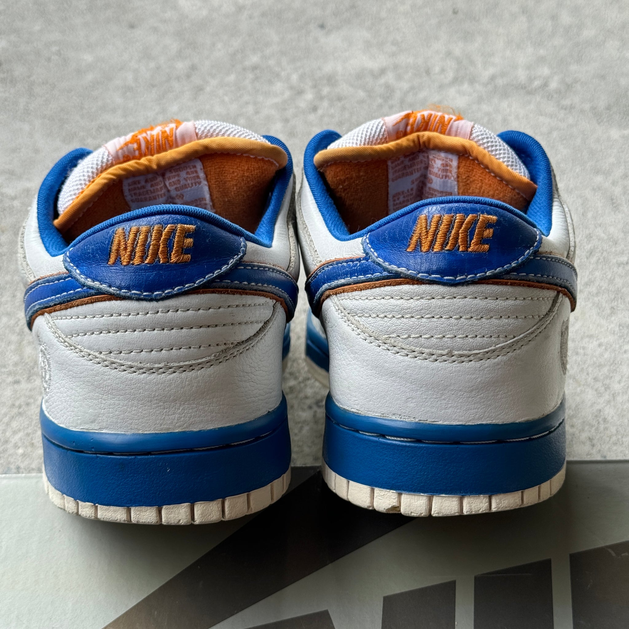 8.5 US - NIKE SB DUNK LOW MEDICOM 1 2004 W BOX