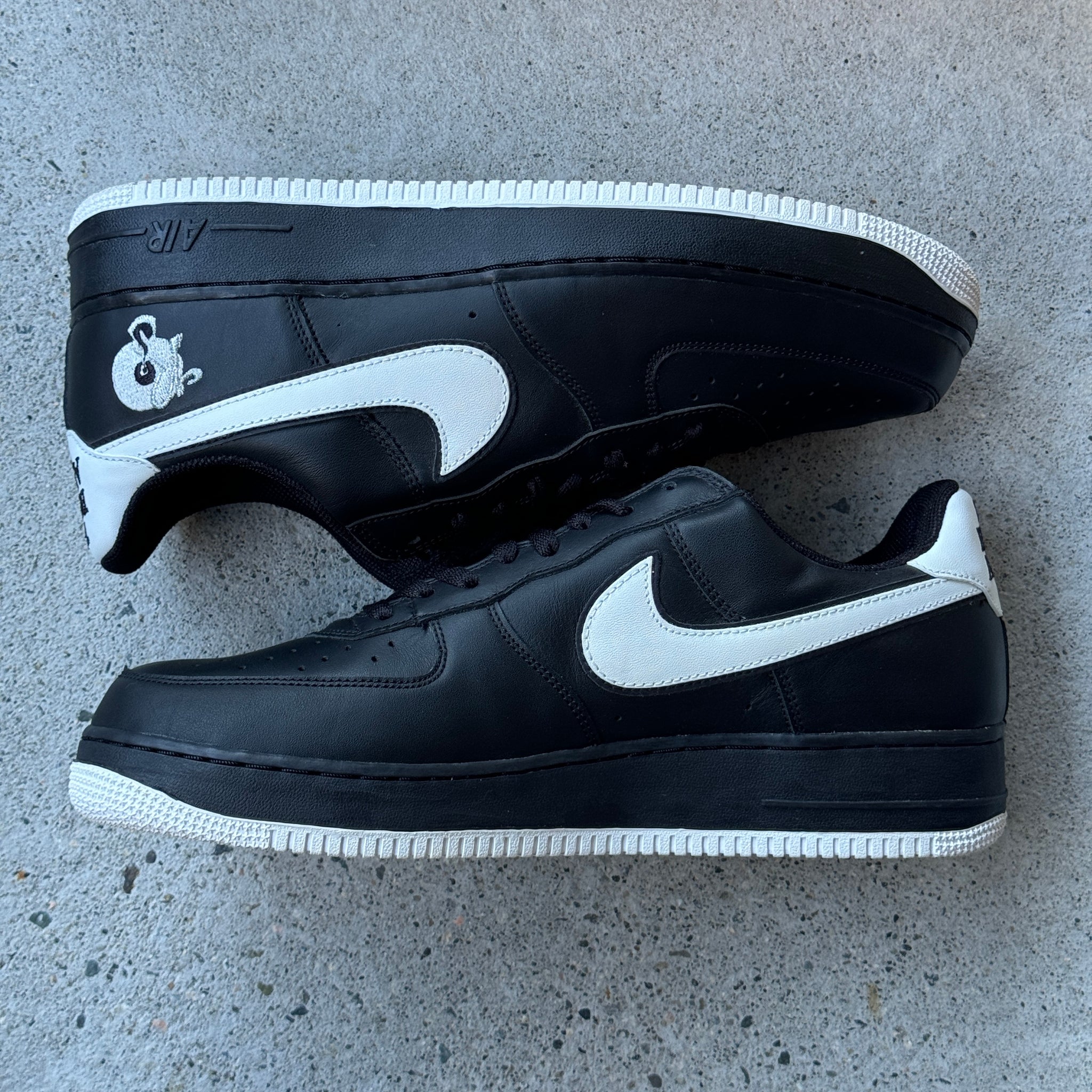 13 US - NIKE AIR FORCE 1 BLACK ALBUM ROC-A-FELLA W BOX 2003