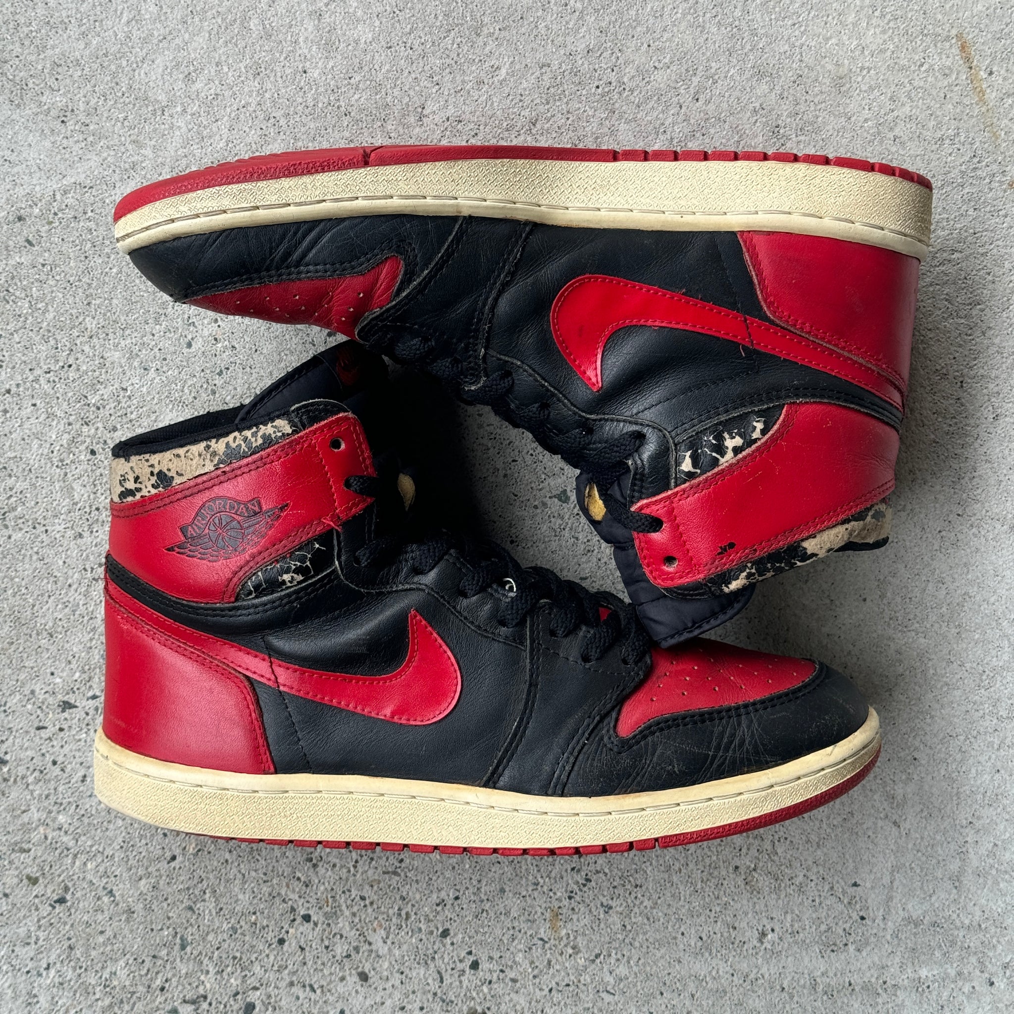 13 US - JORDAN 1 BLACK/RED 1985