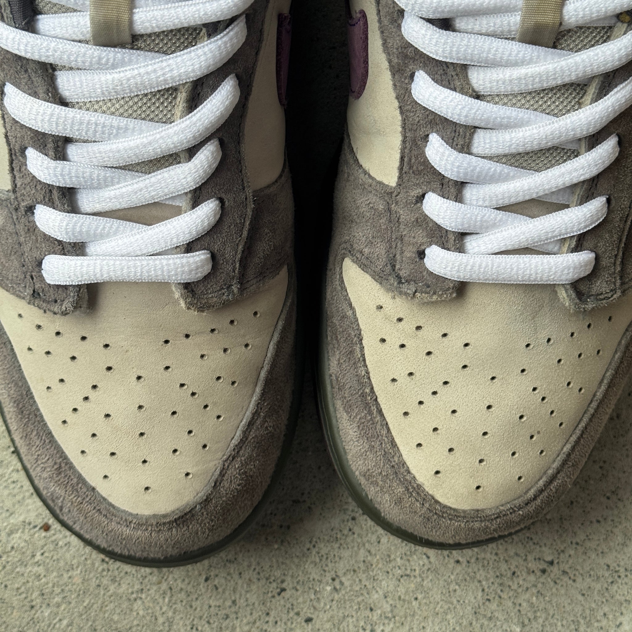 13 US - NIKE SB DUNK LOW PURPLE PIGEON W BOX 2006