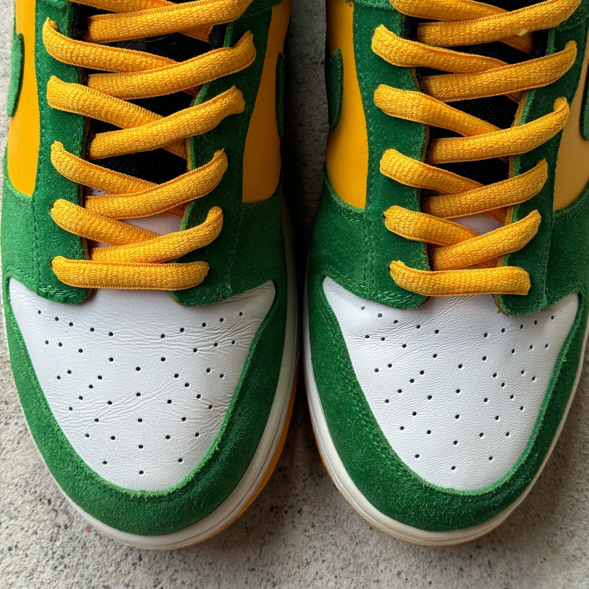 13 US - NIKE SB DUNK LOW BUCKS W BOX 2004