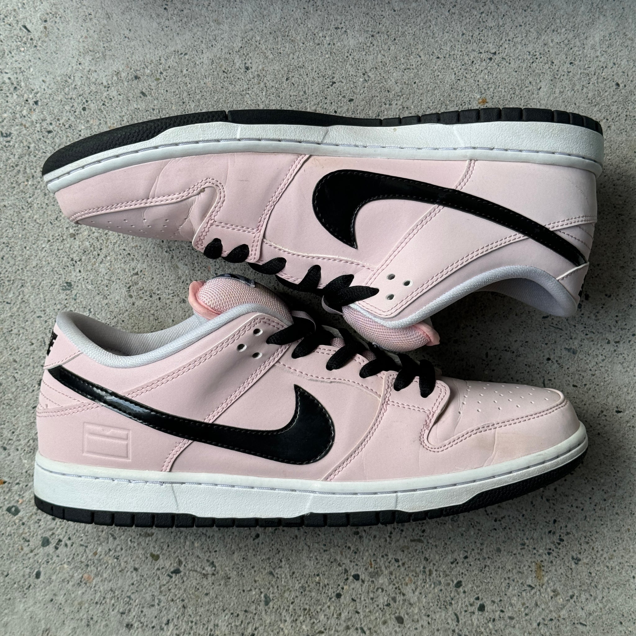 10.5 US - NIKE SB DUNK LOW PINK BOX W BOX 2016