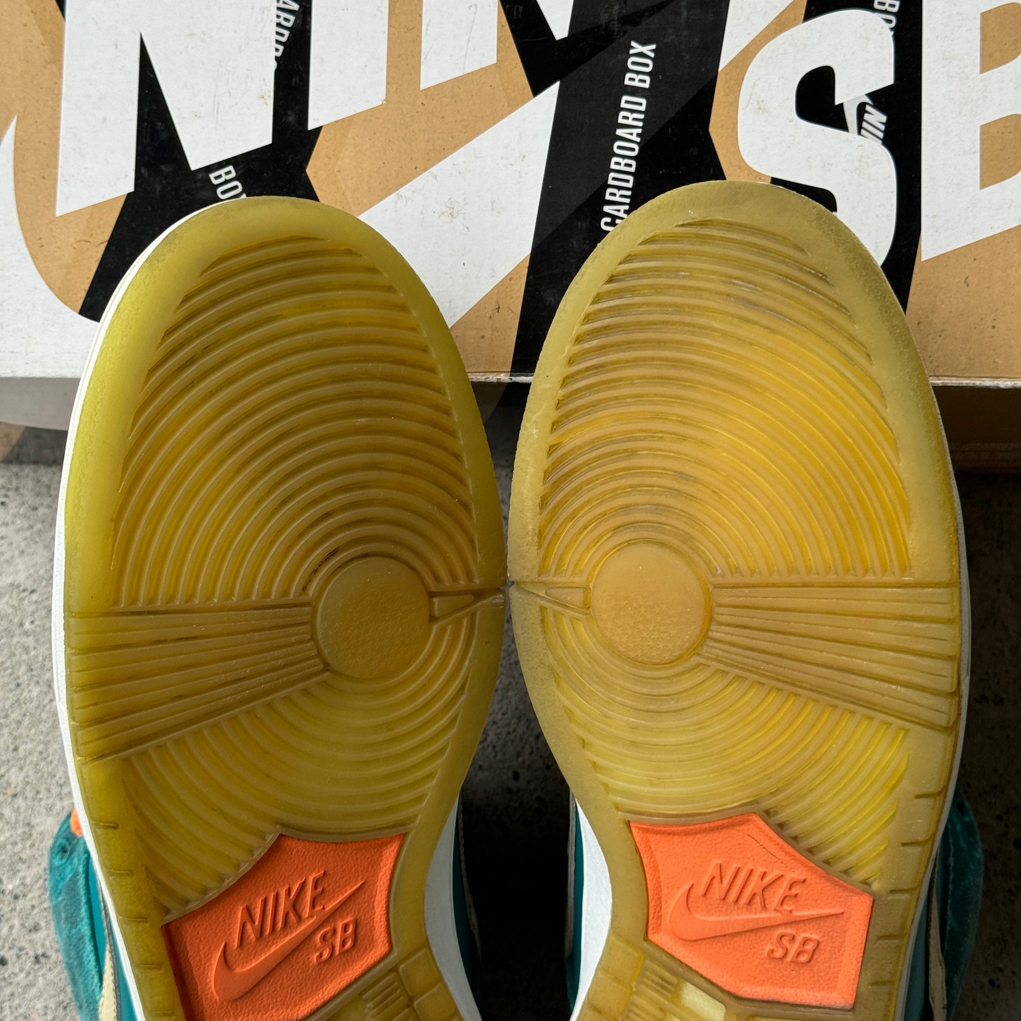 10 US - NIKE SB DUNK LOW MIA SKATE SHOP W BOX 2013