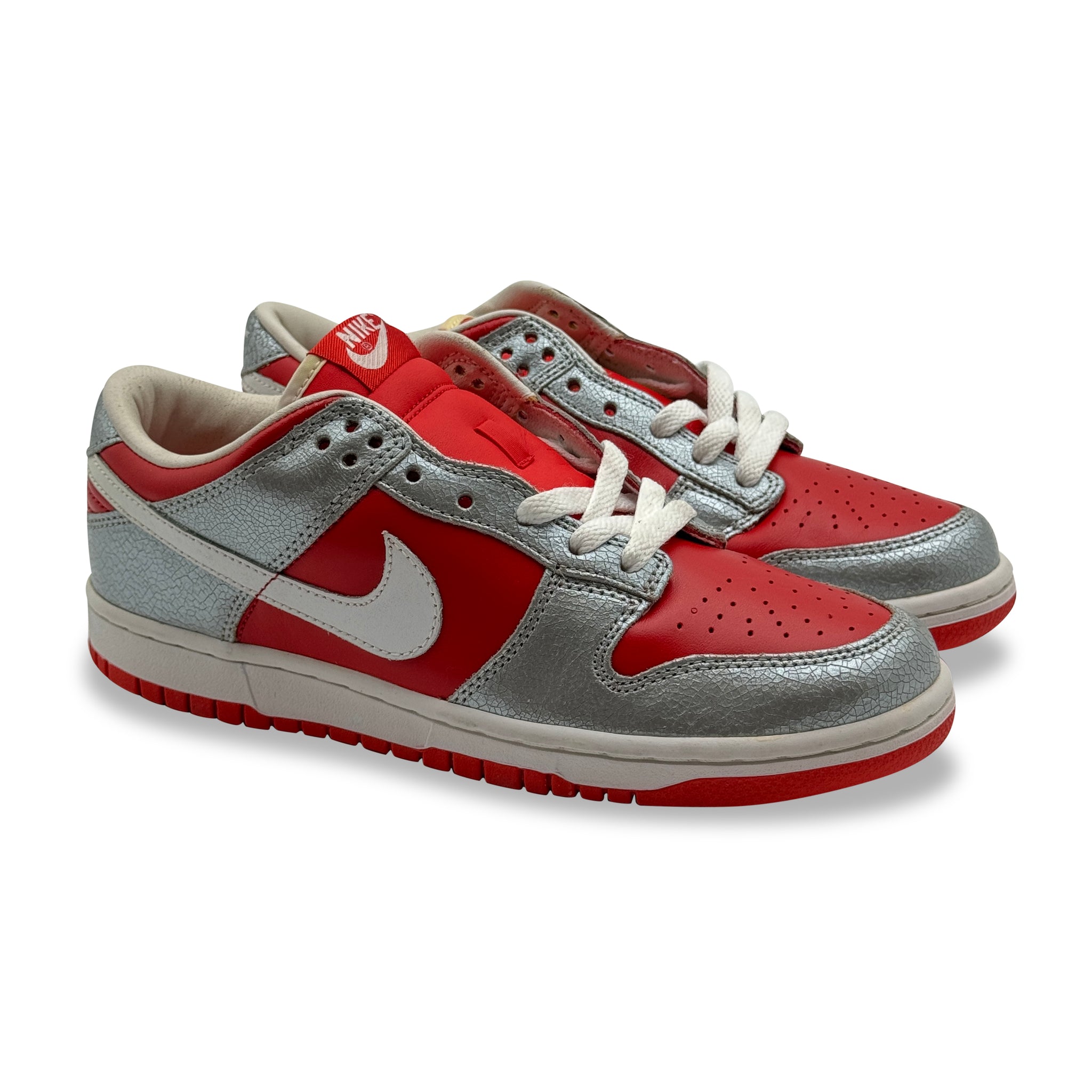 9W/7.5M - DS NIKE DUNK LOW WMNS CRACKED SILVER/RED W BOX 2004