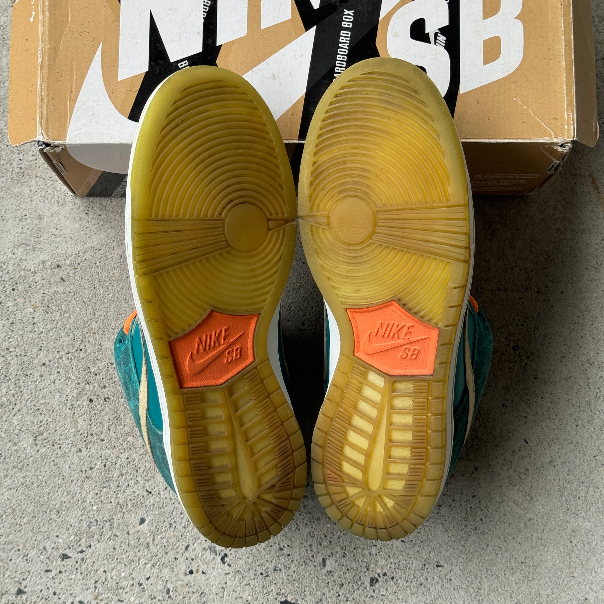 10 US - NIKE SB DUNK LOW MIA SKATE SHOP W BOX 2013