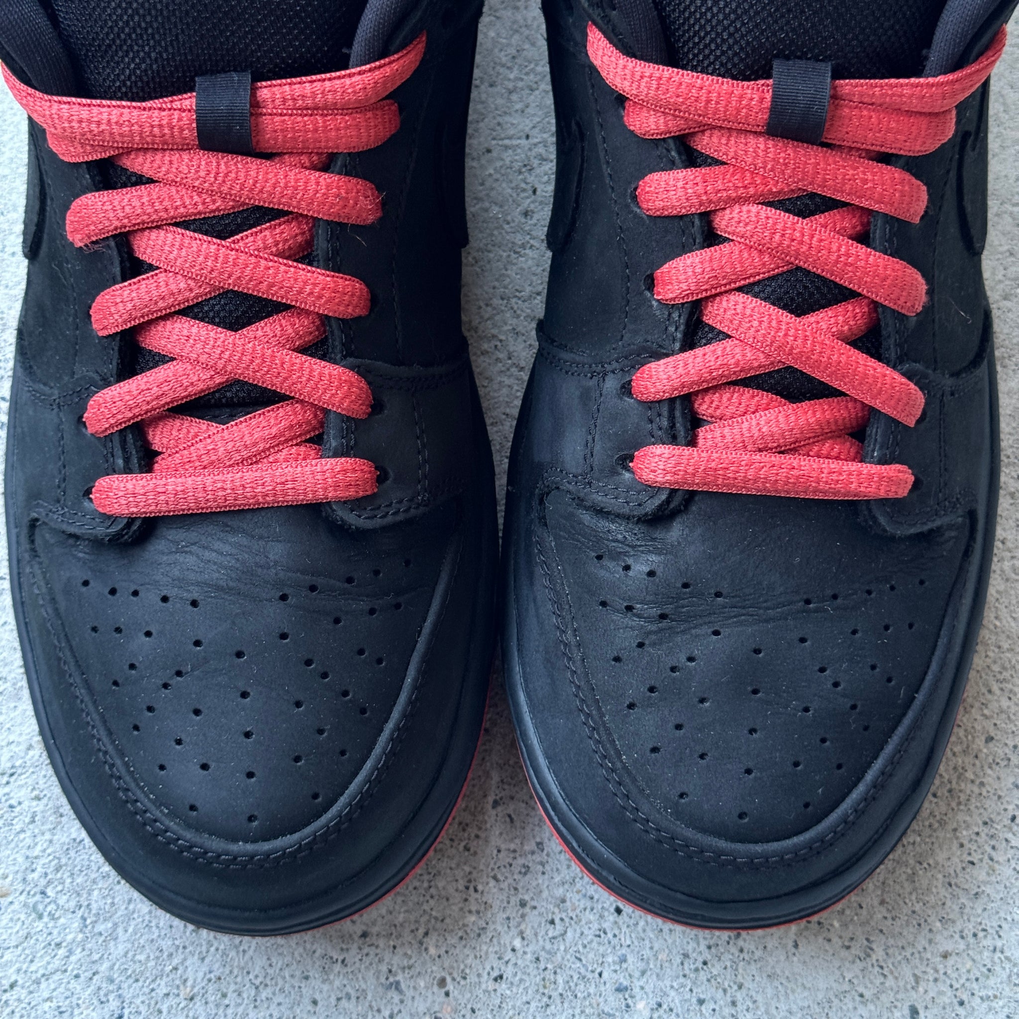 9.5 US - NIKE SB DUNK LOW STAPLE BLACK PIGEON W BOX 2017