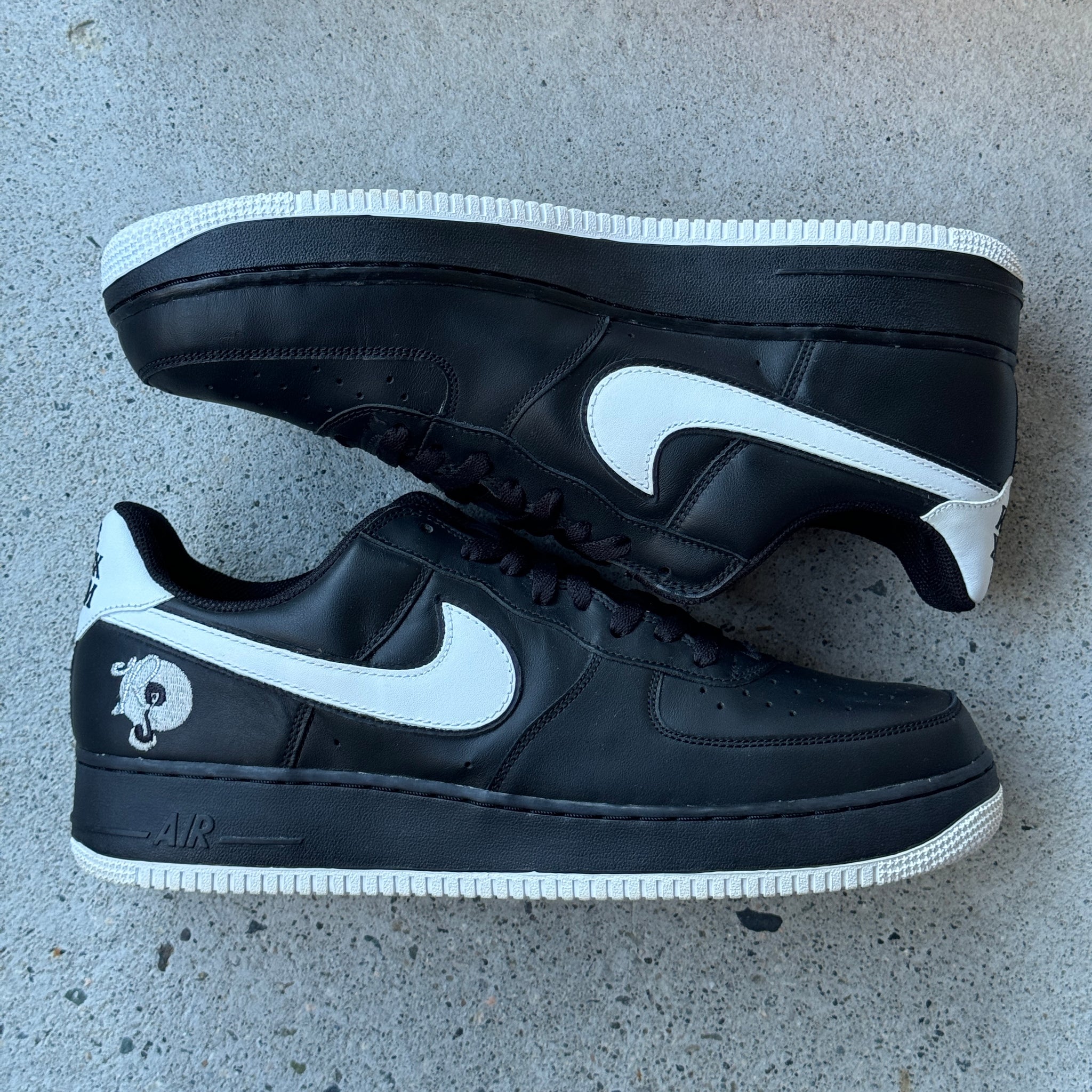 13 US - NIKE AIR FORCE 1 BLACK ALBUM ROC-A-FELLA W BOX 2003