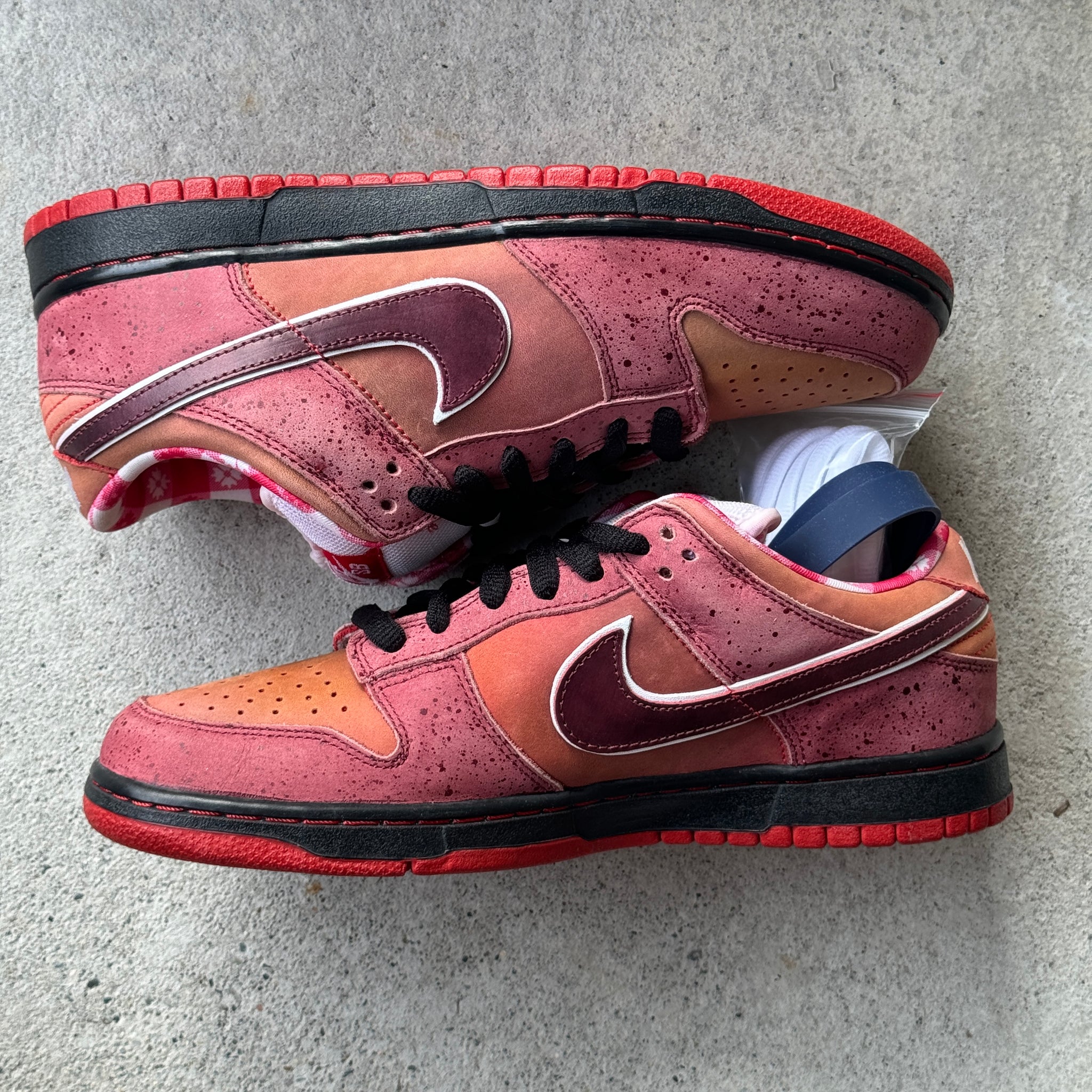 9.5 US - DS NIKE SB DUNK LOW RED LOBSTER W BOX 2008