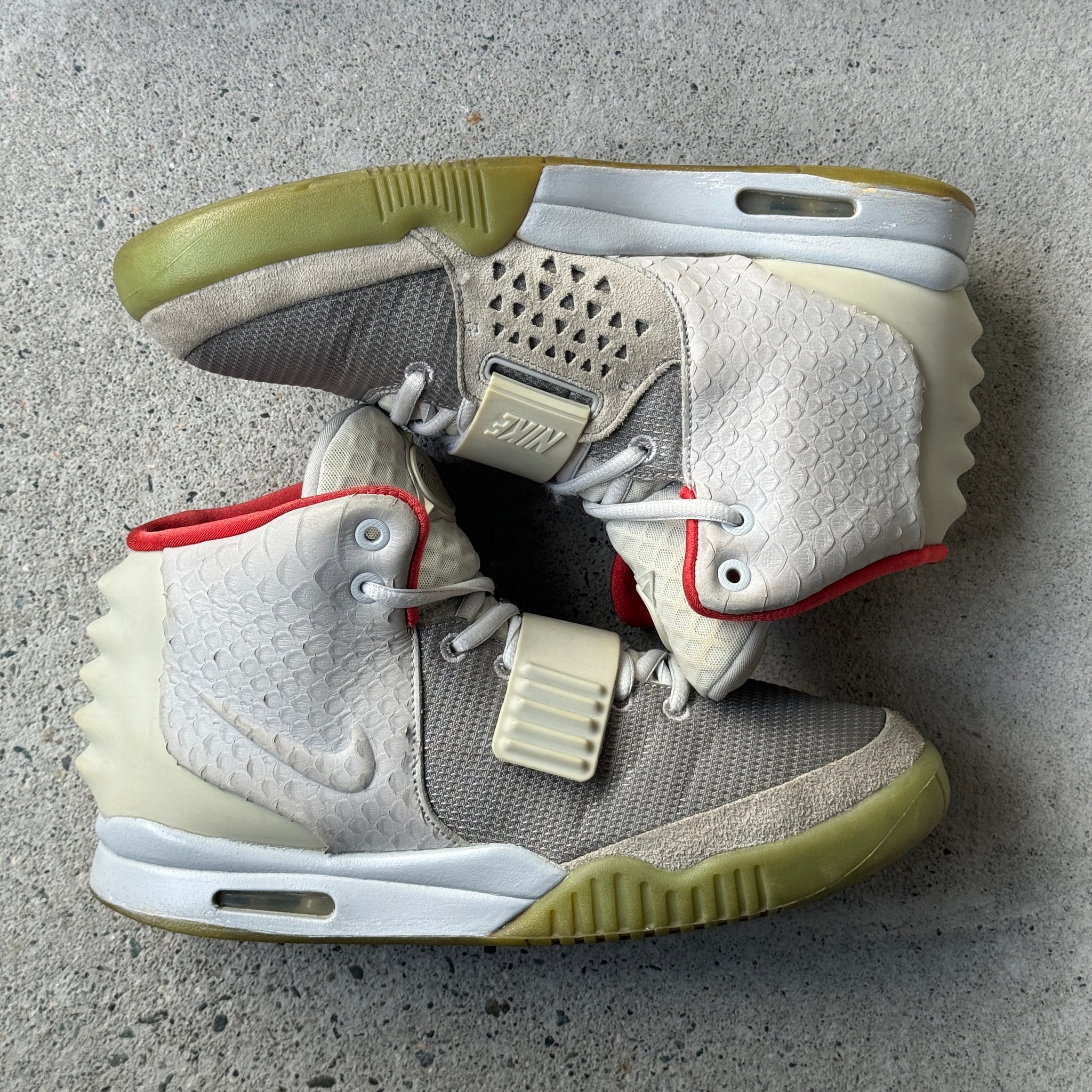 9 US - NIKE AIR YEEZY 2 PLATNIUM 2012
