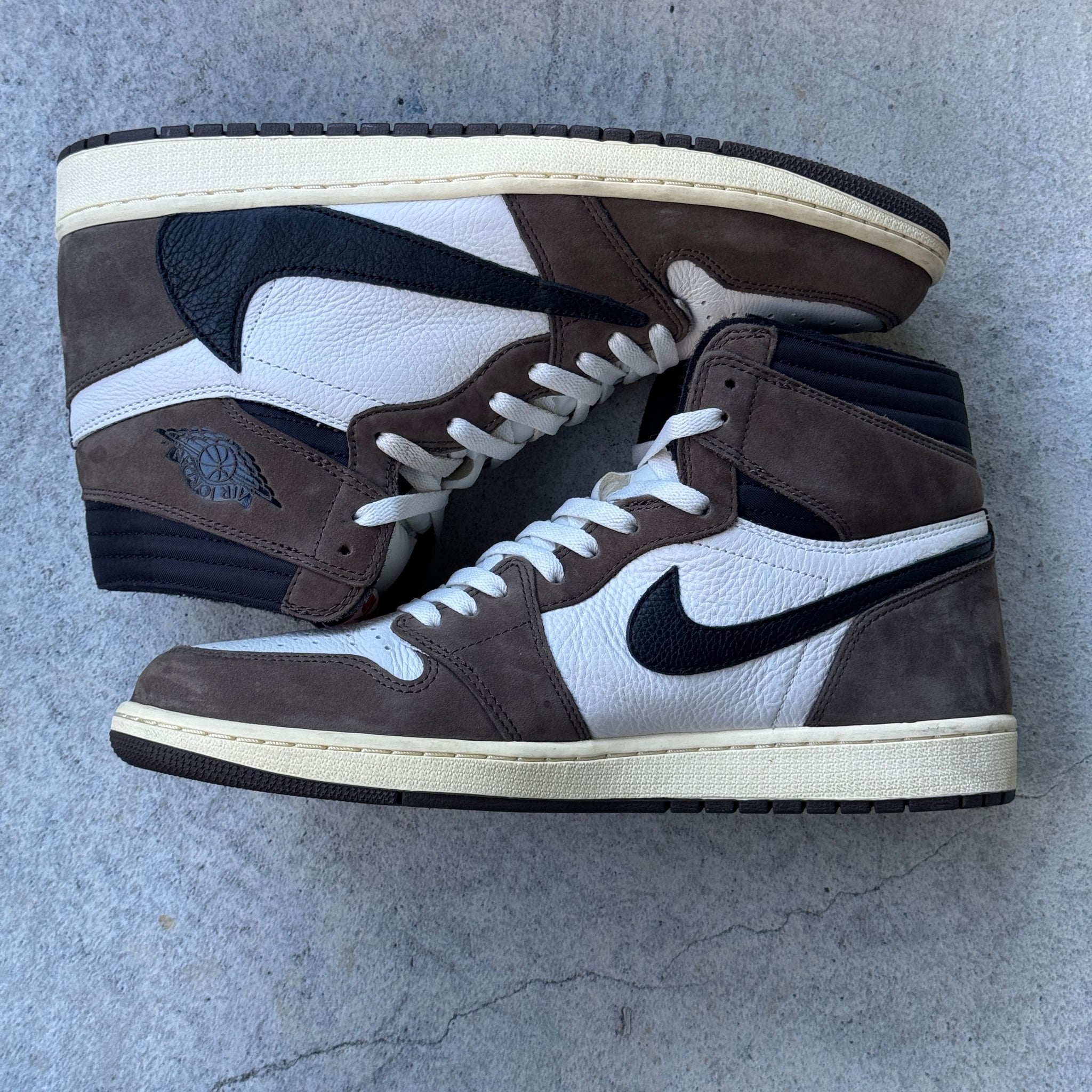 13 US - JORDAN 1 HIGH TRAVIS SCOTT MOCHA W BOX 2019