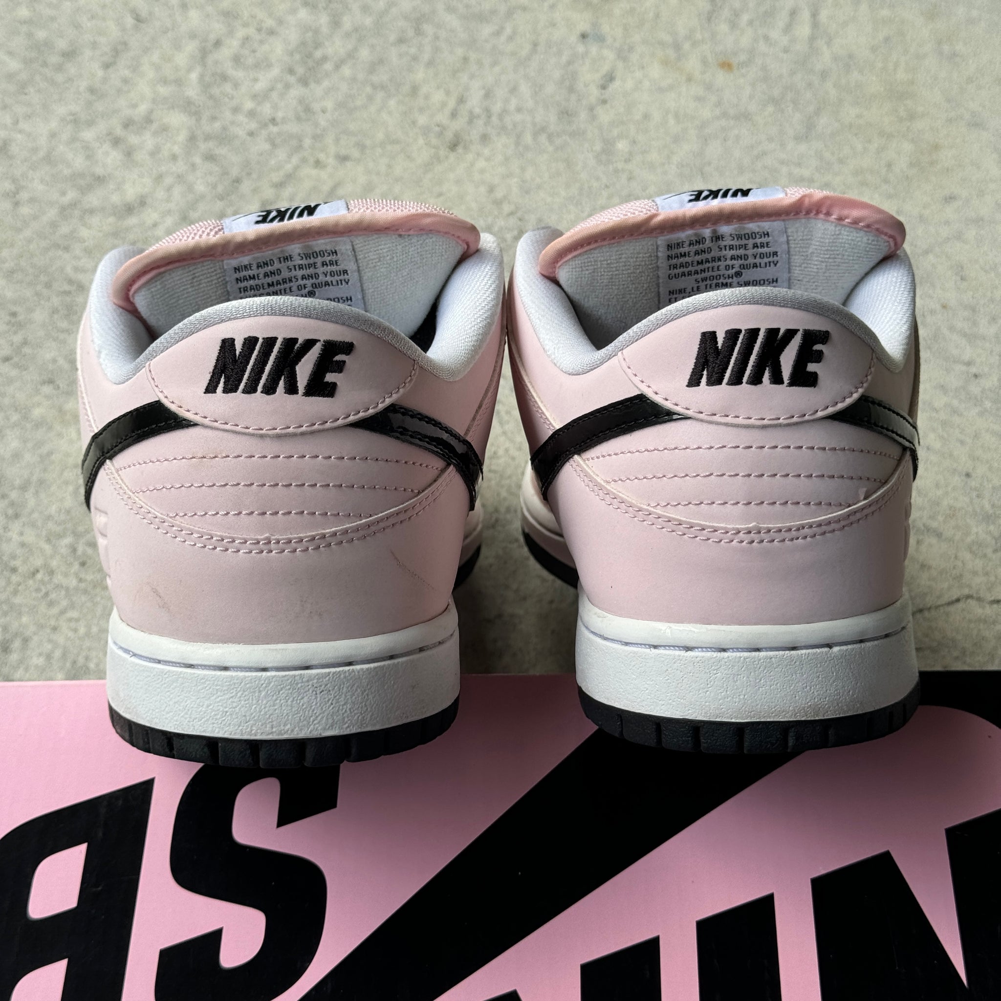 10.5 US - NIKE SB DUNK LOW PINK BOX W BOX 2016