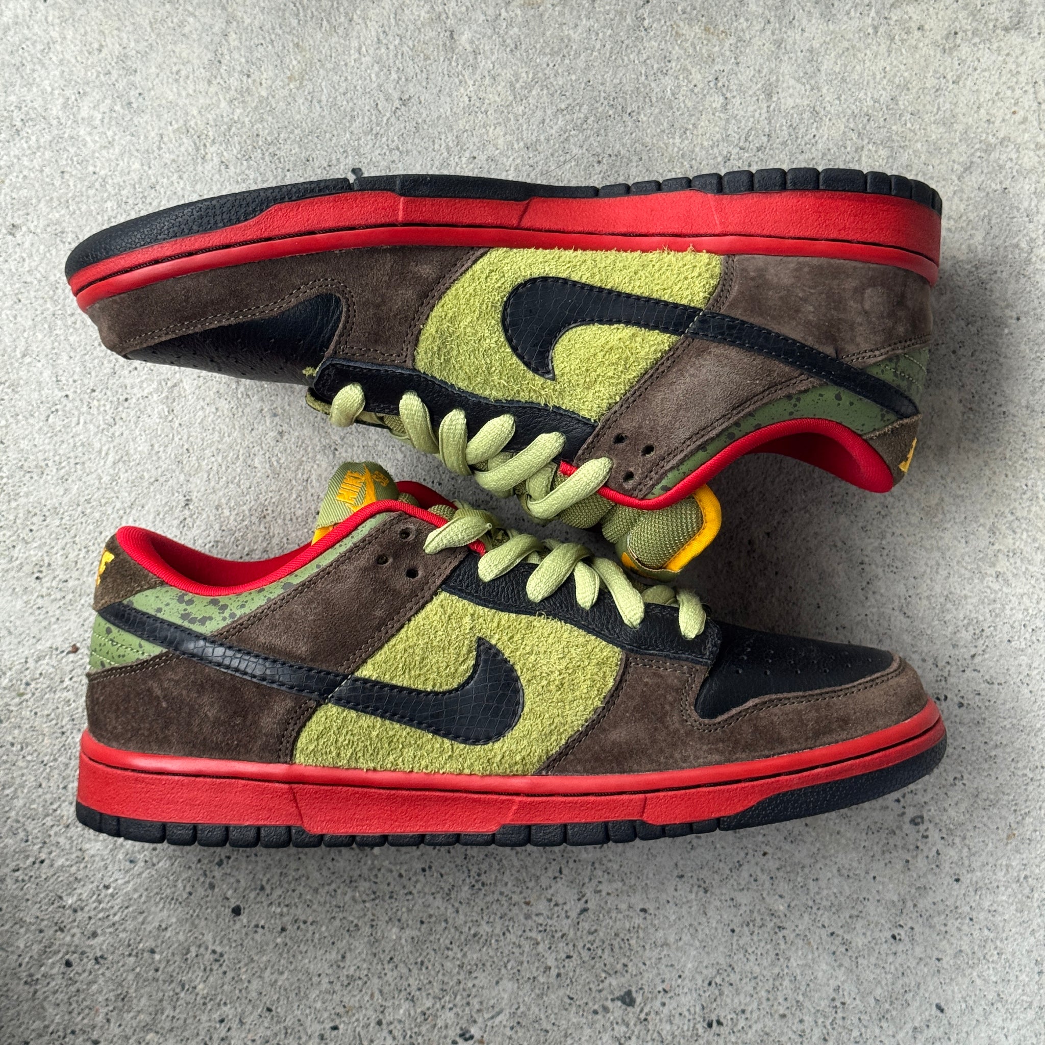 9.5 US - NIKE SB DUNK LOW ASPARAGUS 2009
