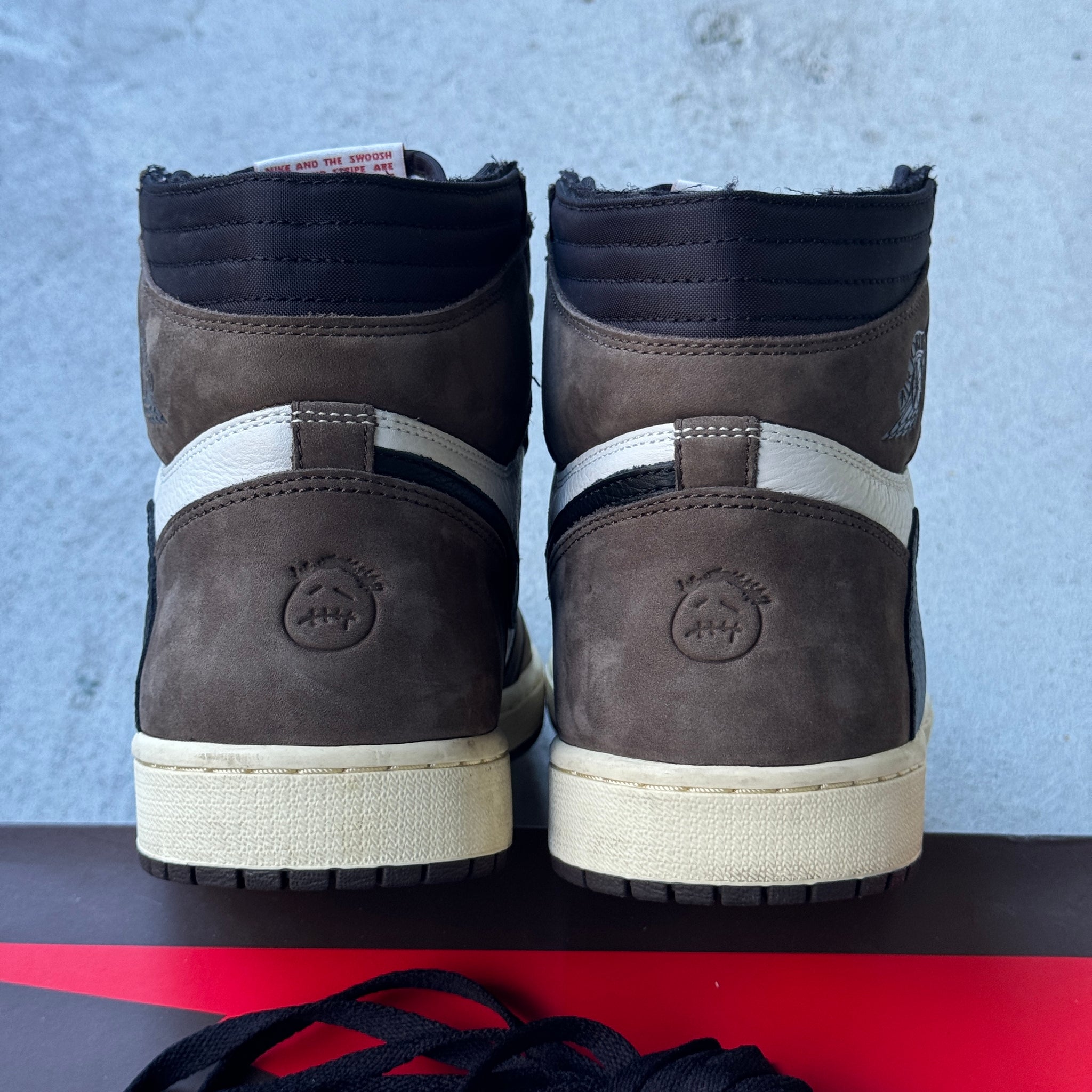 13 US - JORDAN 1 HIGH TRAVIS SCOTT MOCHA W BOX 2019