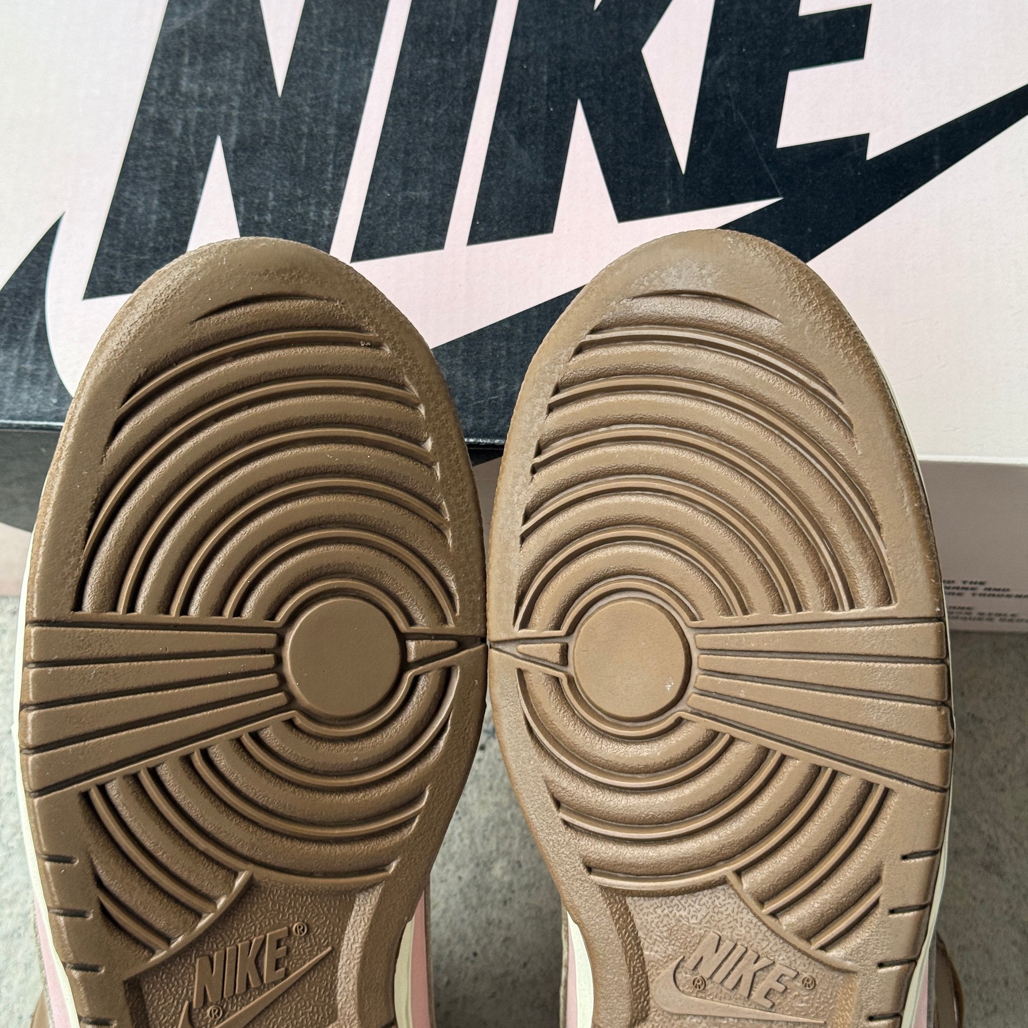 12 US - NIKE SB DUNK LOW STUSSY W BOX 2005