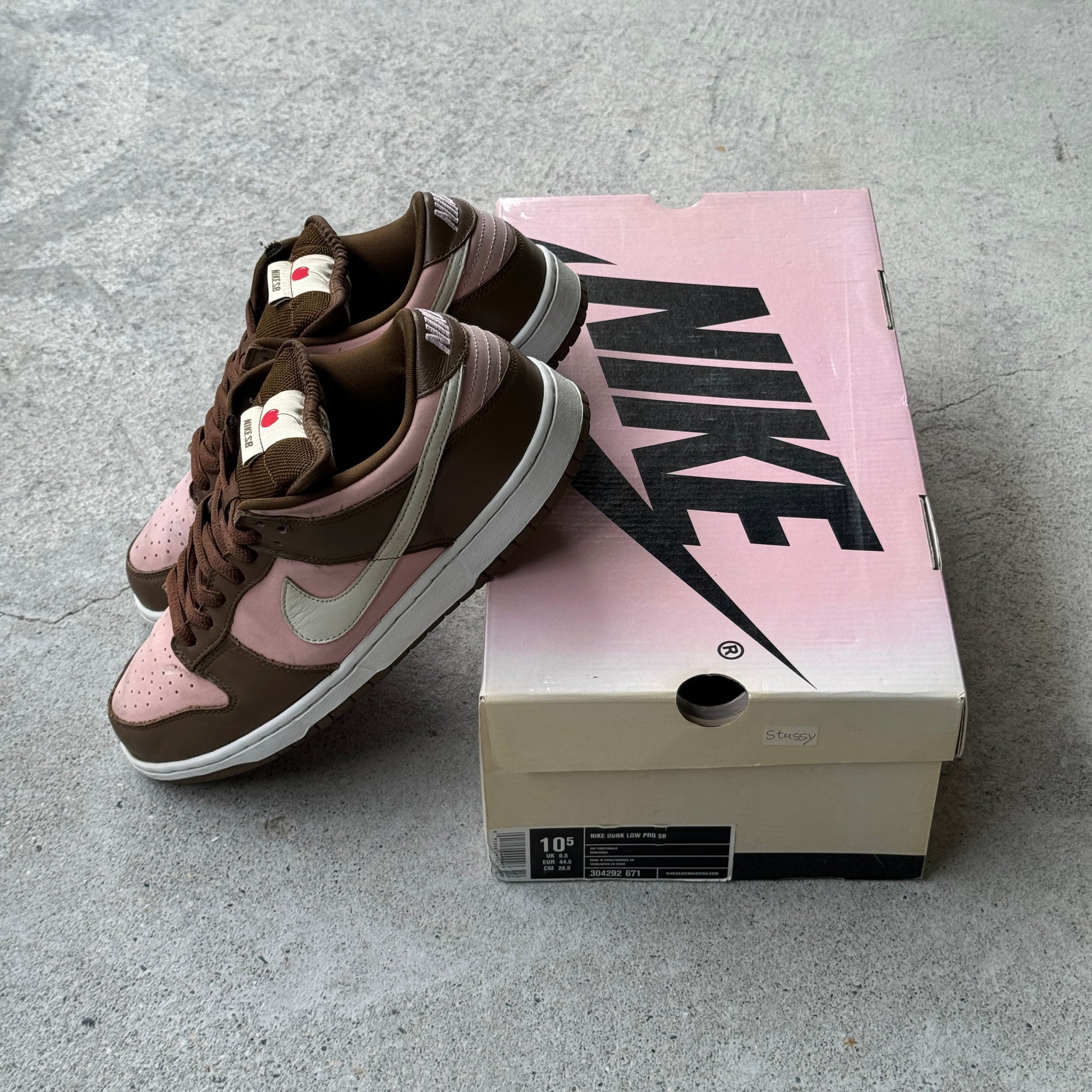 10.5 US - NIKE SB DUNK LOW STUSSY W BOX 2005