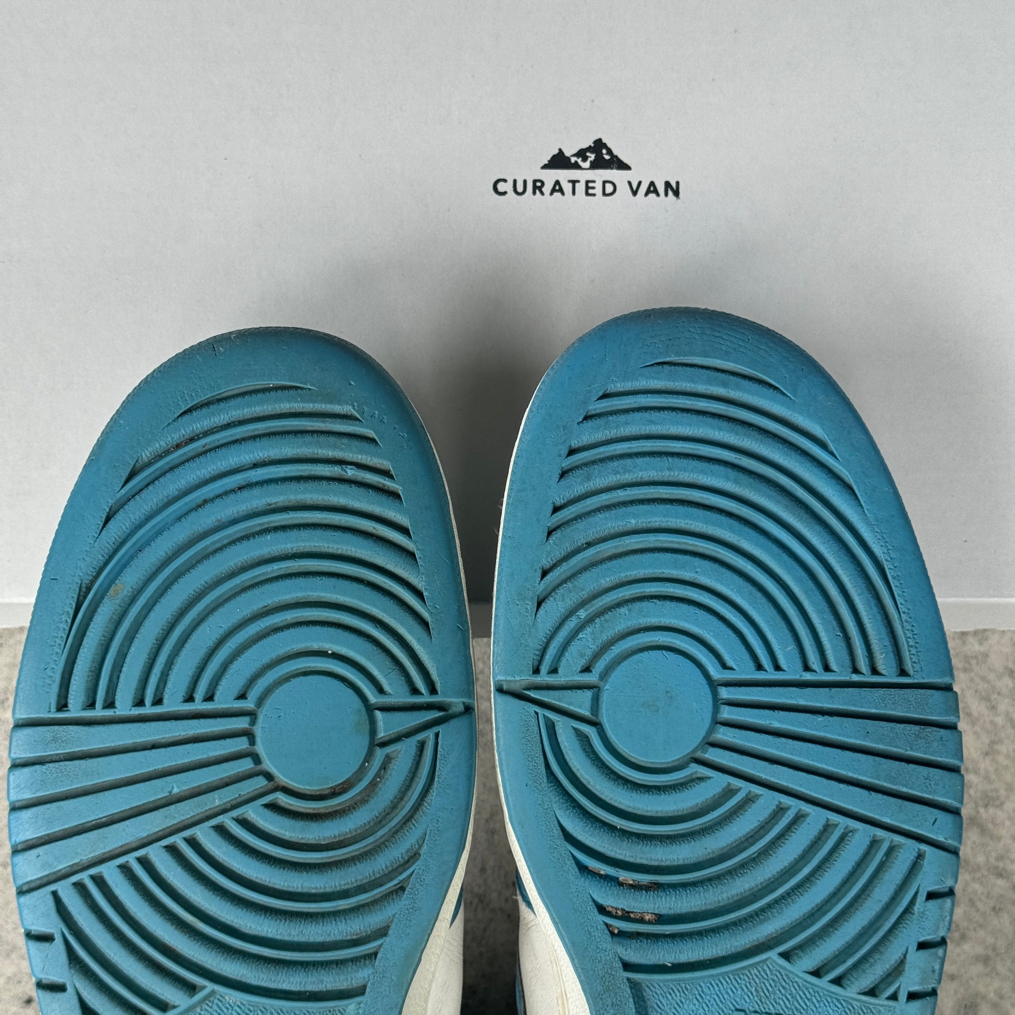12 US - JORDAN 1 CAROLINA BLUE 1985