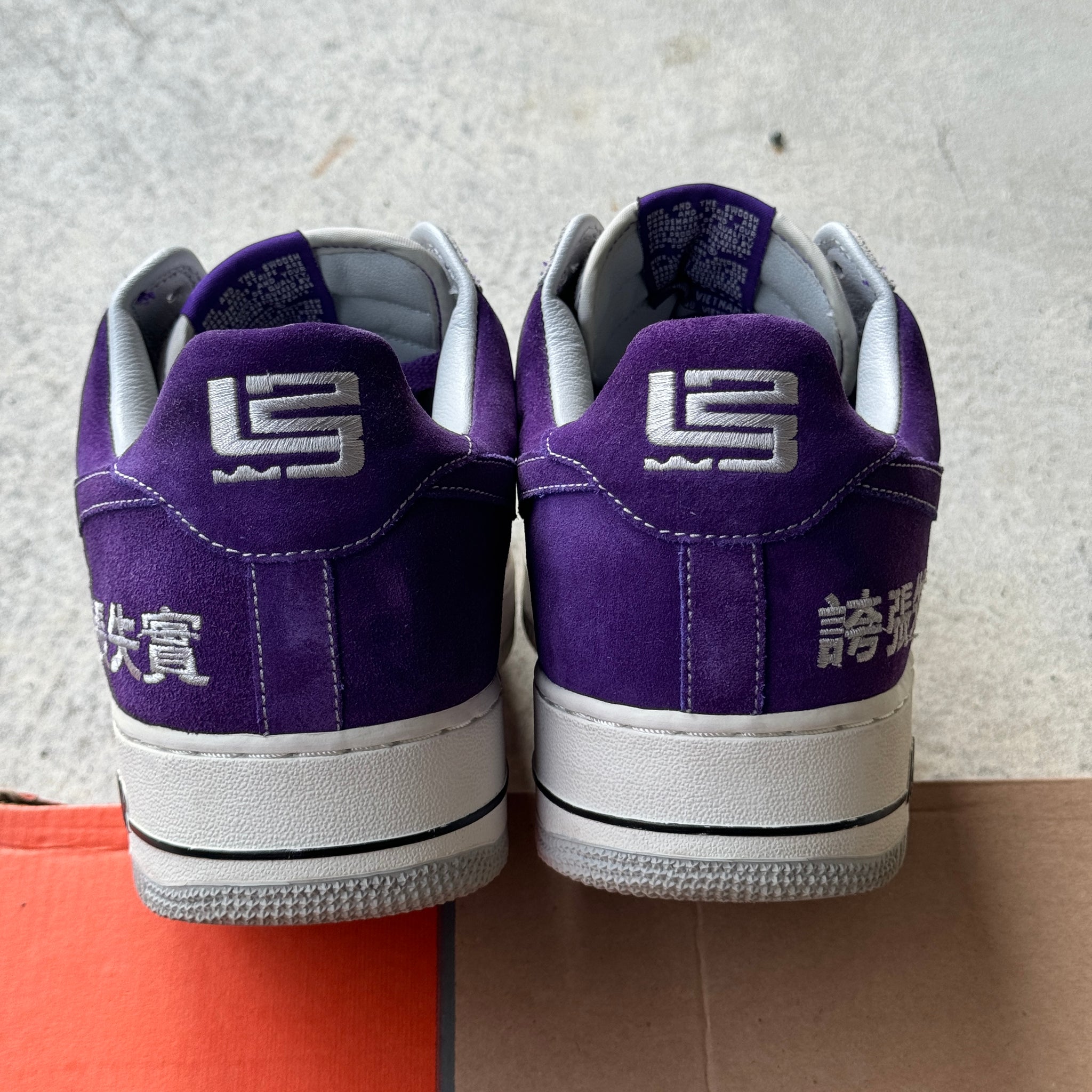 12 US - NIKE AIR FORCE 1 LEBRON CHAMBER OF FEAR "HYPE" W BOX 2005