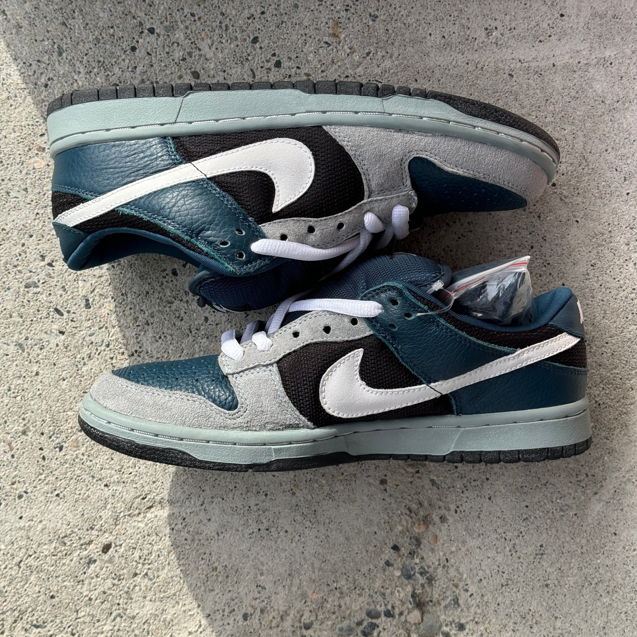 8 US - DS NIKE SB DUNK LOW FUTURA W BOX 2003