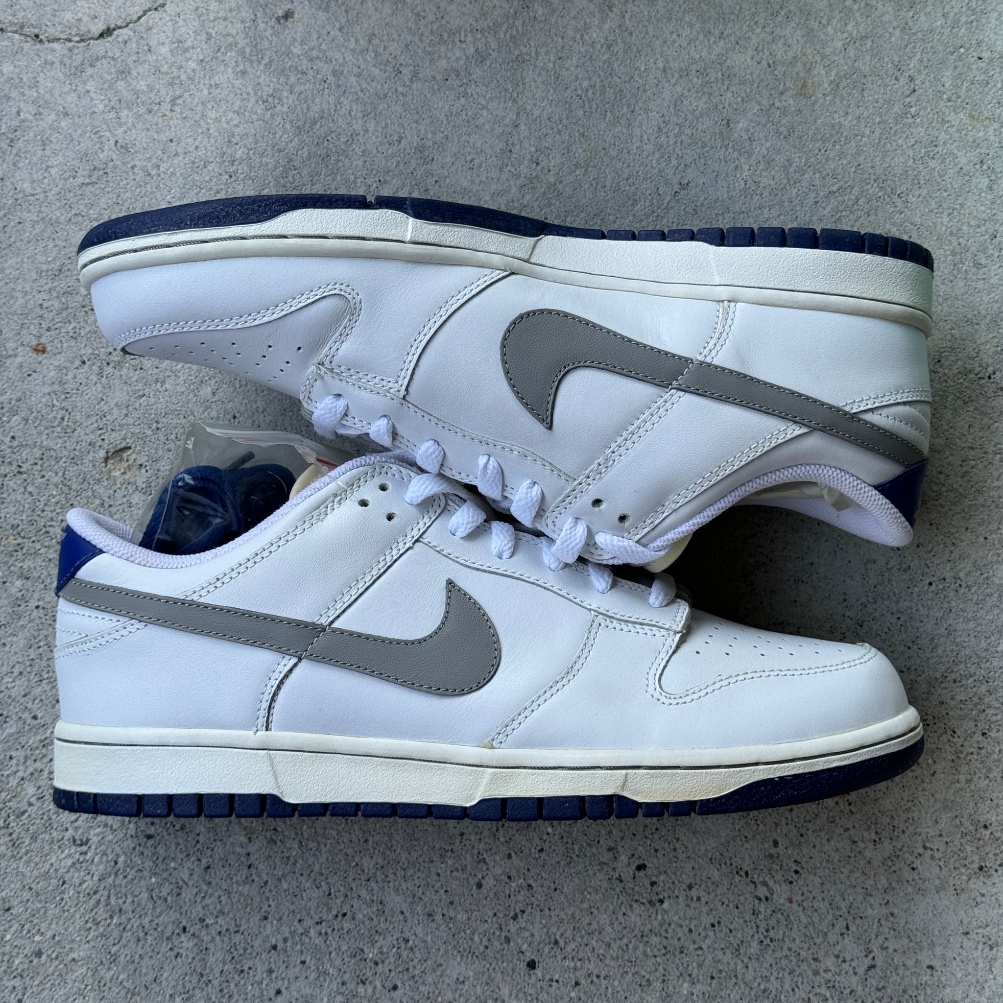 10 US - DS NIKE DUNK LOW WHITE CHARCOAL W BOX 2005