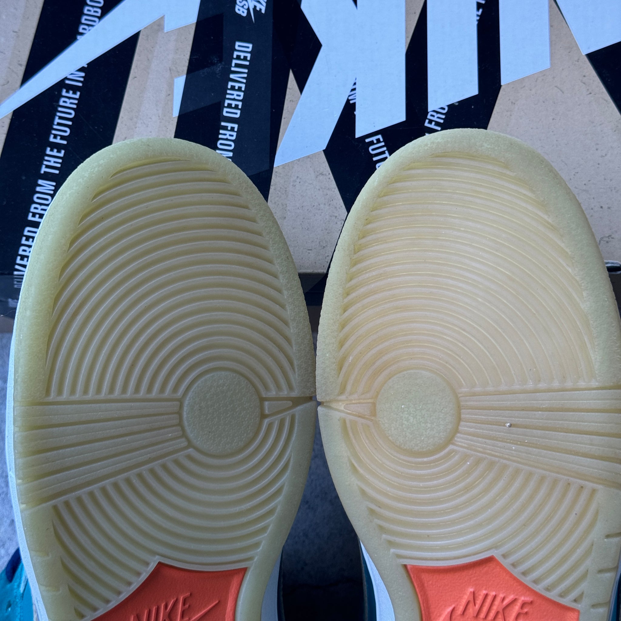 9.5 US - NIKE SB DUNK LOW MIA SKATE SHOP W BOX 2013