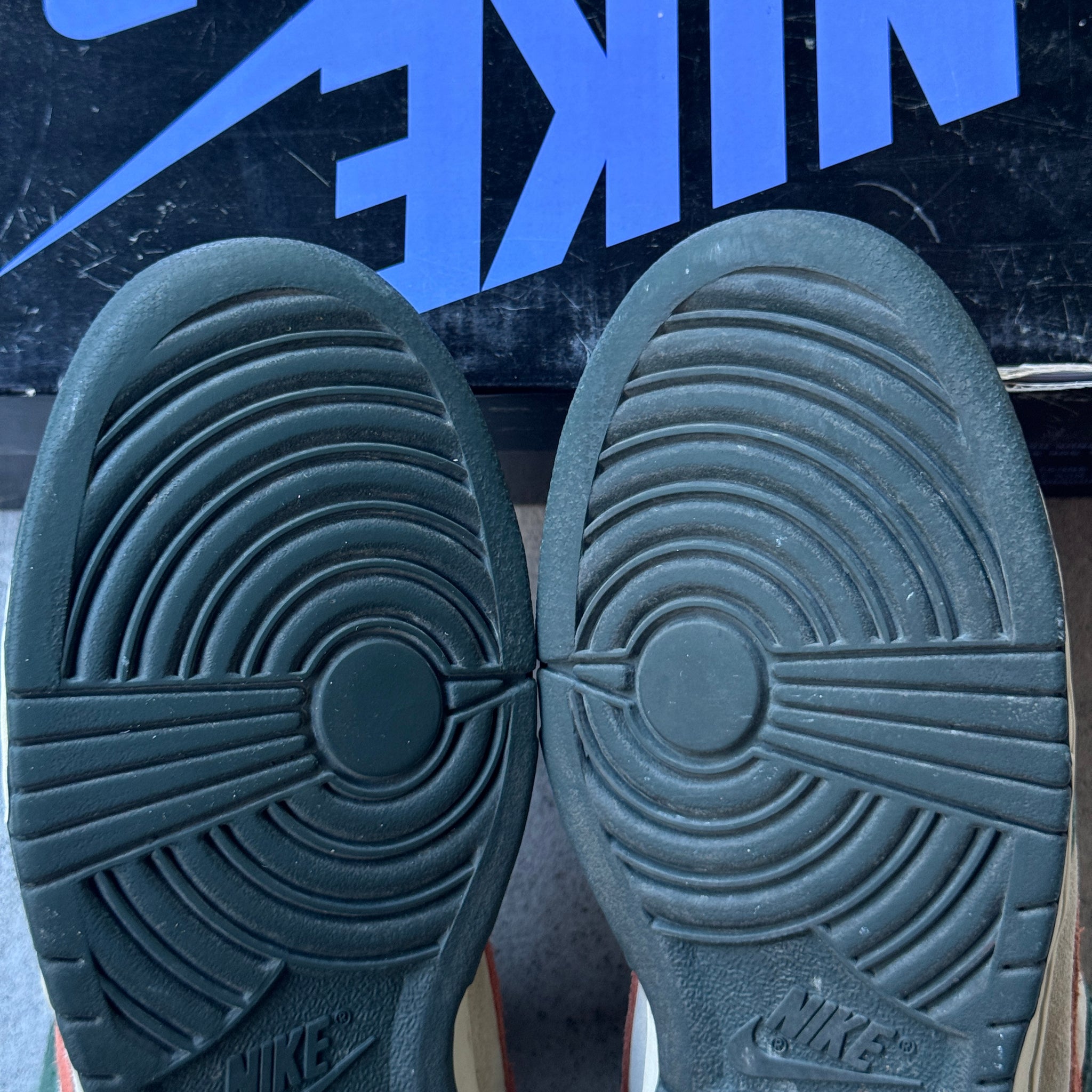 9 US - NIKE SB DUNK ERIE W BOX 2006