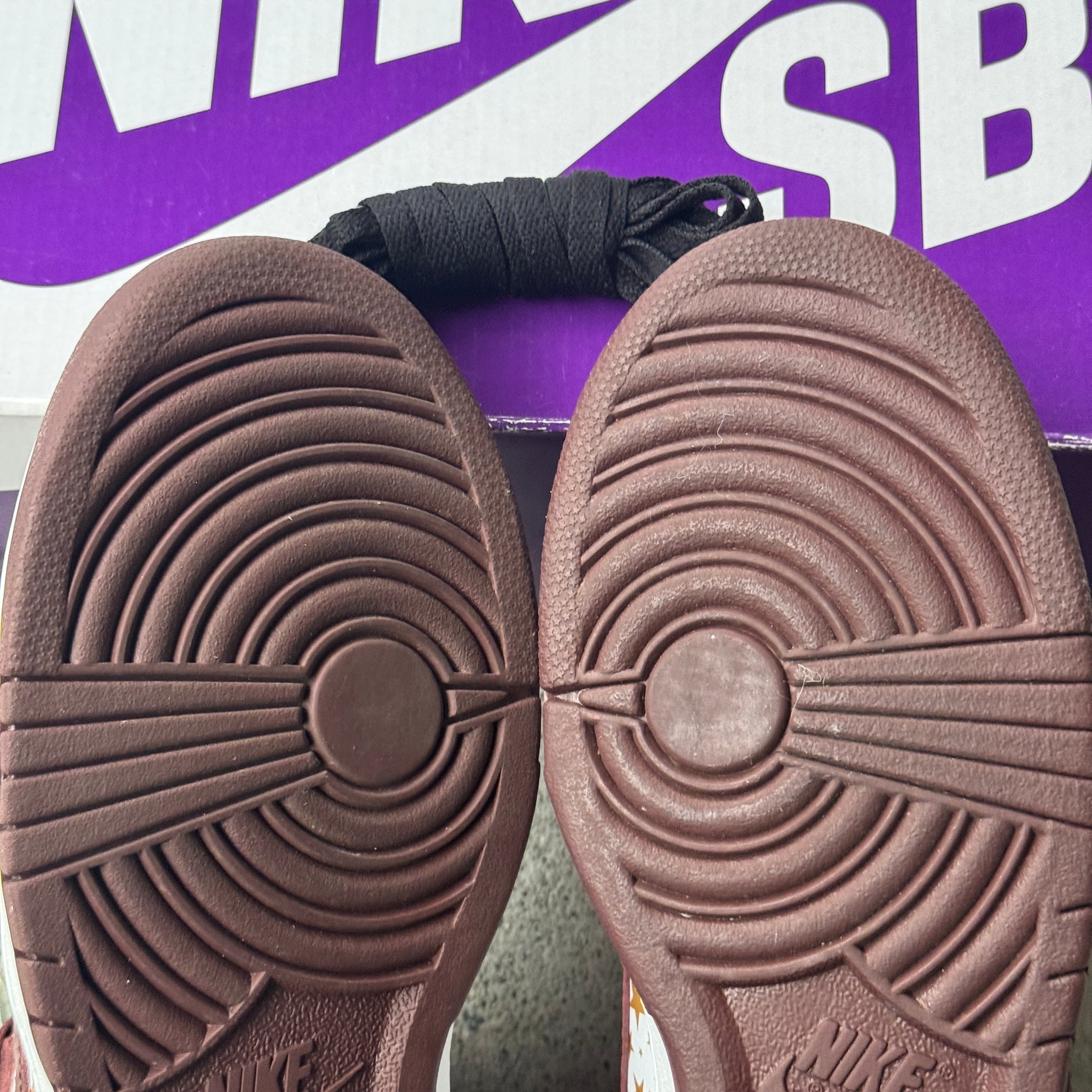 10 US - NIKE SB DUNK LOW SUPREME BARKROOT BROWN W BOX 2021