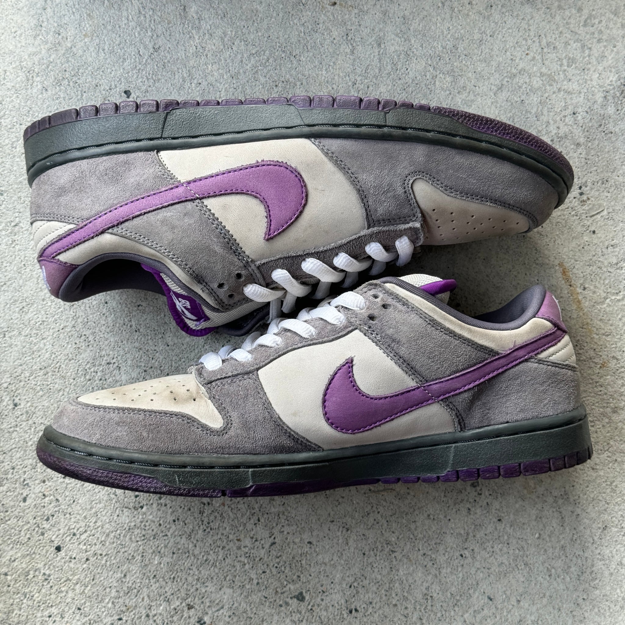10.5 US - NIKE SB DUNK LOW PURPLE PIGEON W BOX 2006