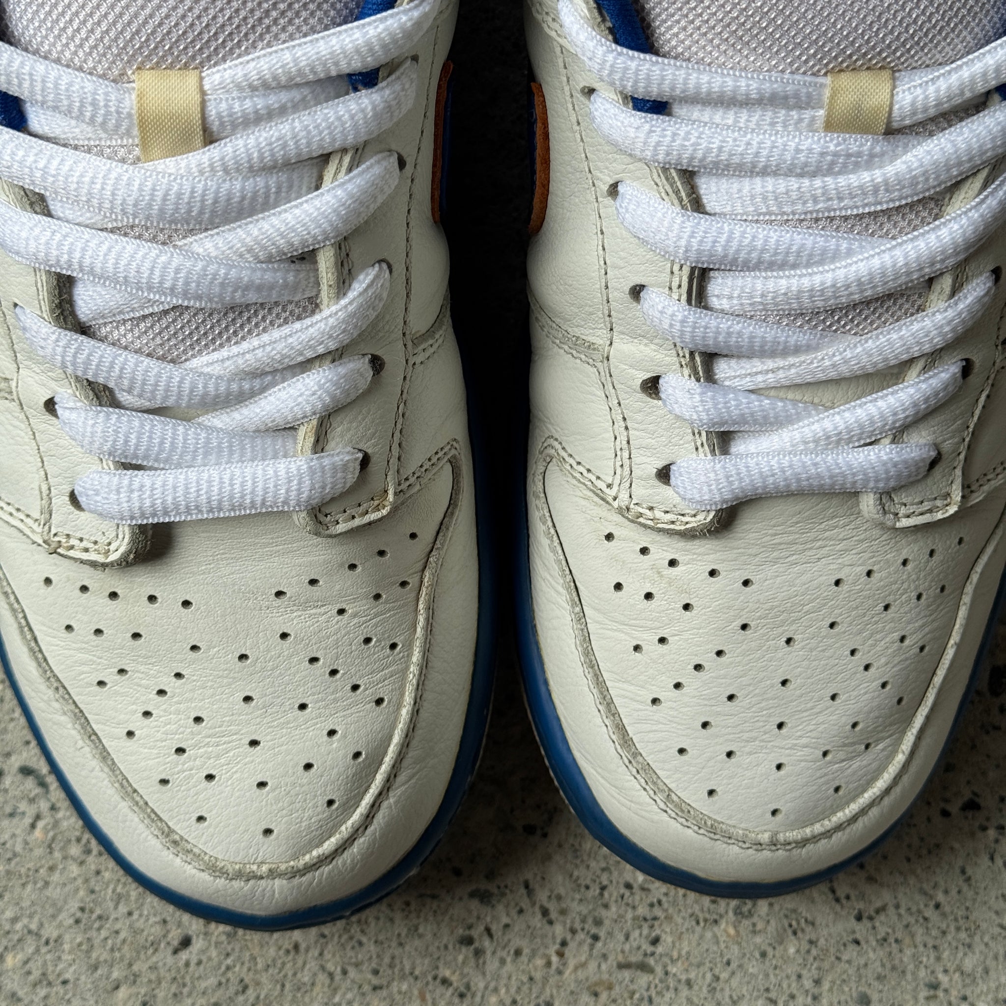 9 US - NIKE SB DUNK LOW MEDICOM 1 2004