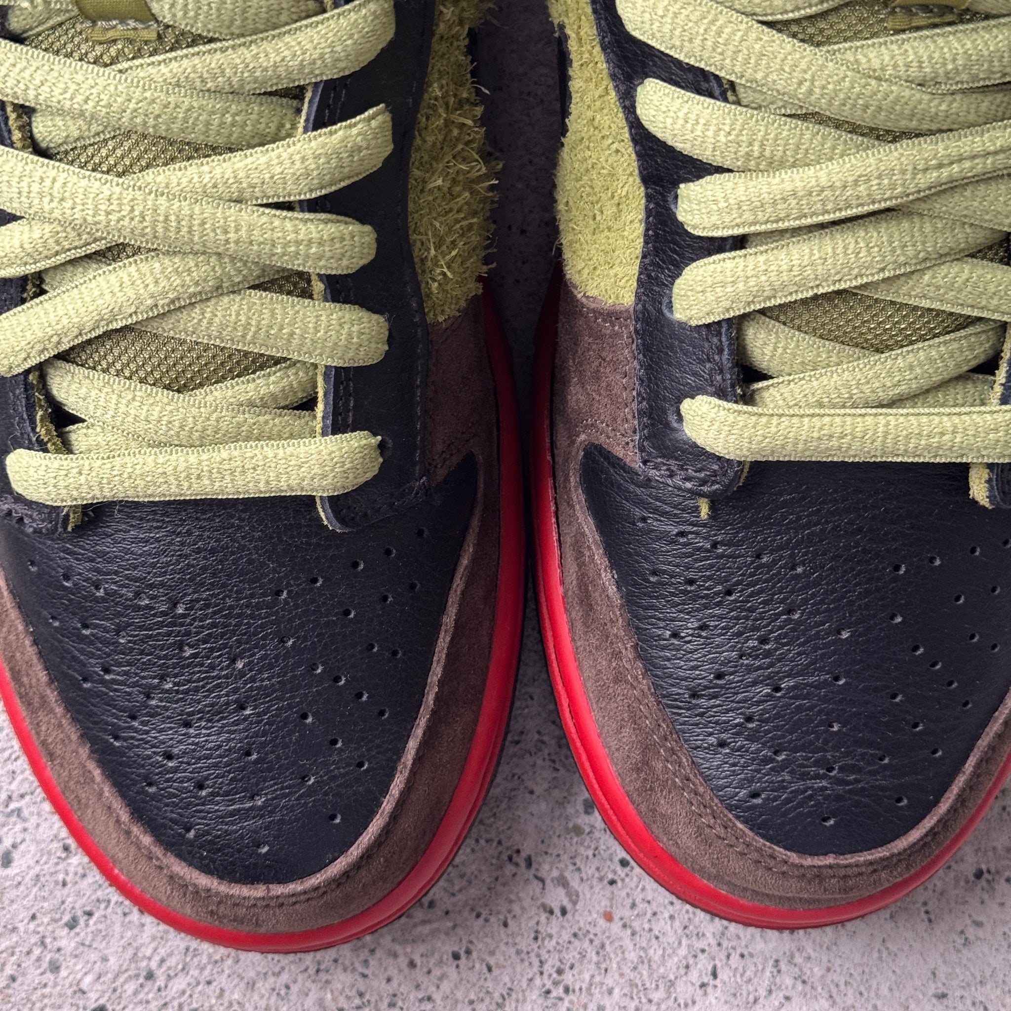 9.5 US - NIKE SB DUNK LOW ASPARAGUS 2009