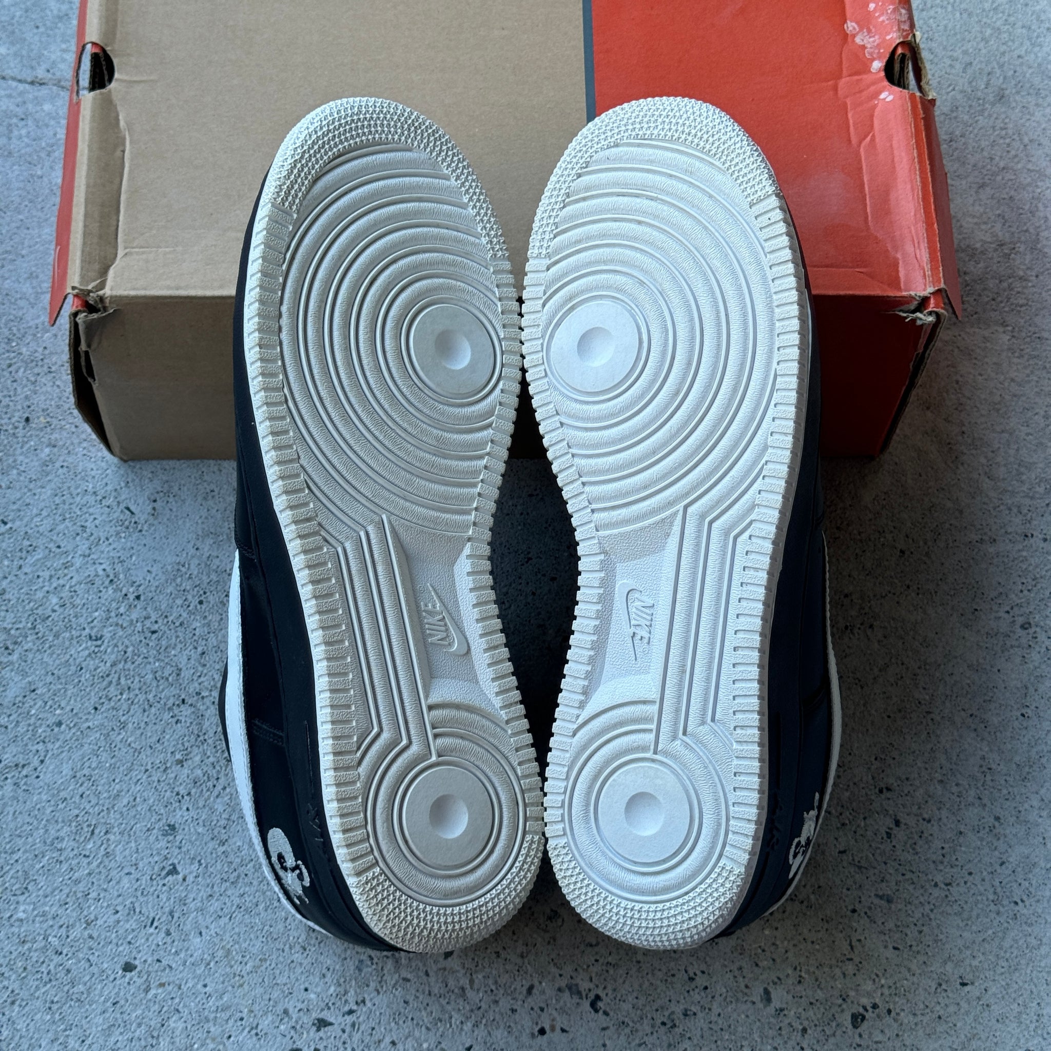 13 US - NIKE AIR FORCE 1 BLACK ALBUM ROC-A-FELLA W BOX 2003