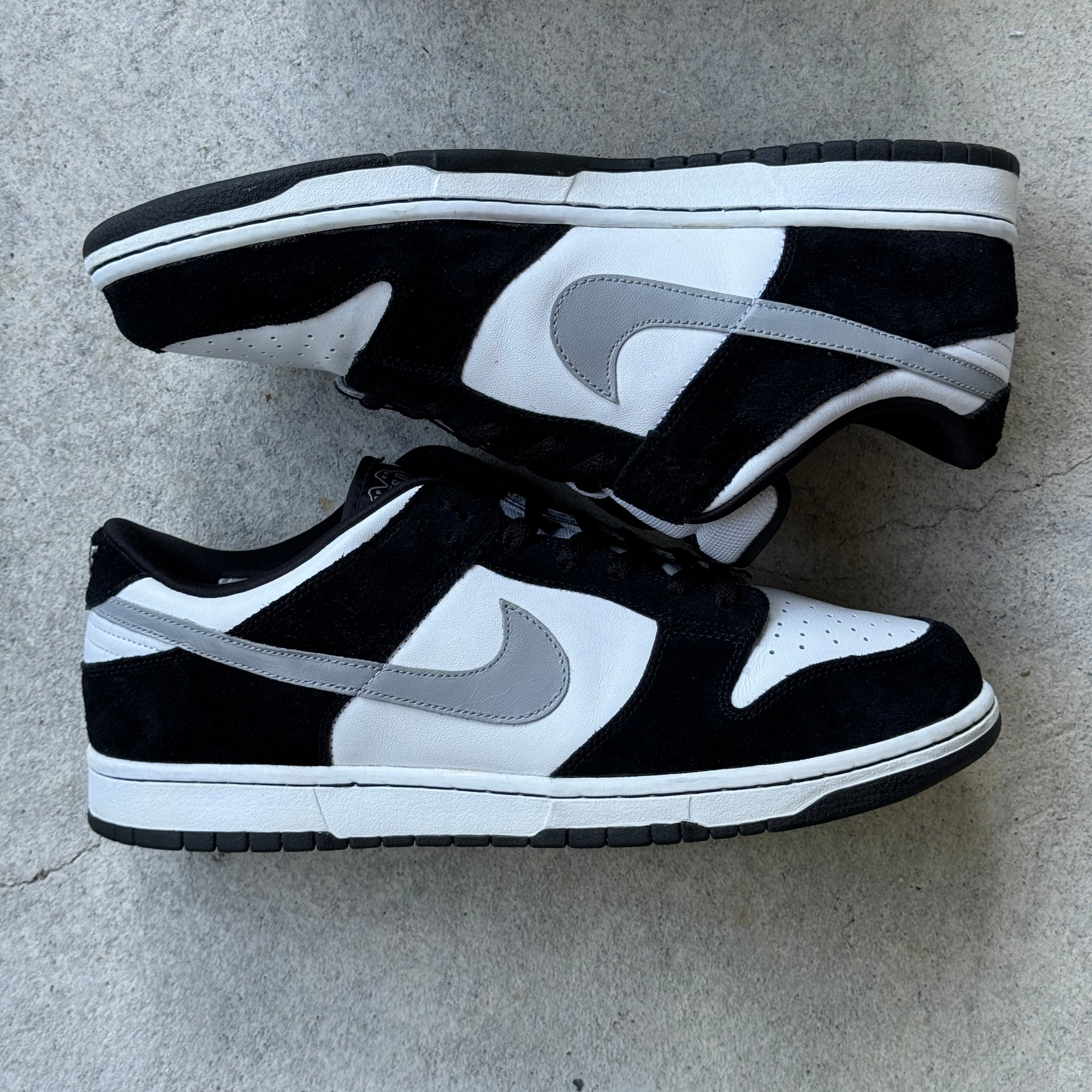 13 US - NIKE DUNK LOW BLACK/SILVER 6.0 2006
