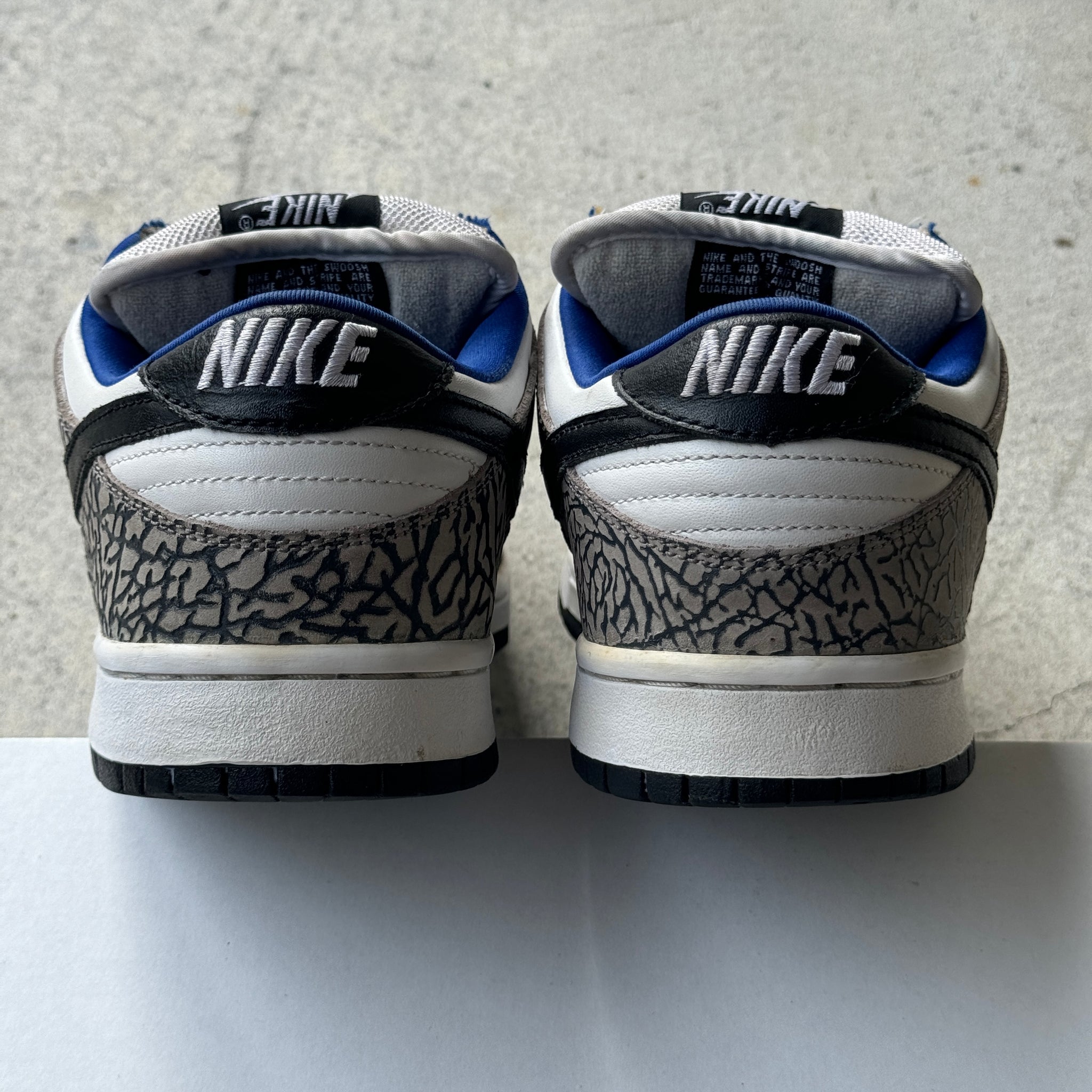 10 US - NIKE SB DUNK LOW SUPREME WHITE CEMENT 2002