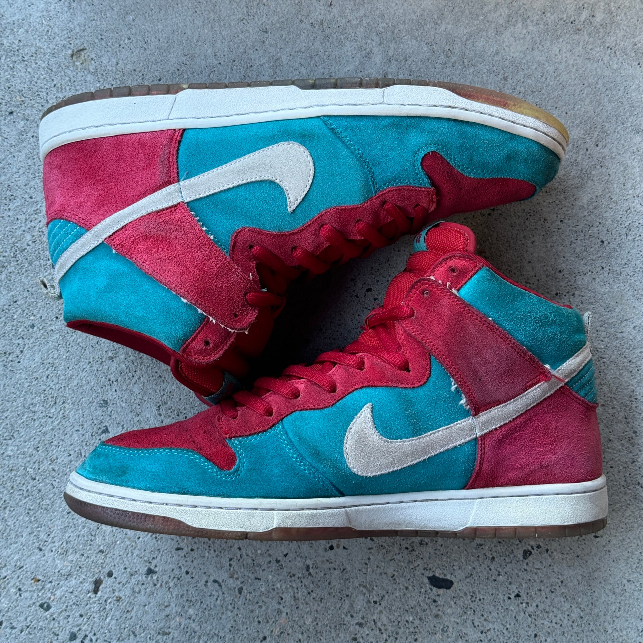 13 US - NIKE SB DUNK HIGH BLOODY GUM 2009
