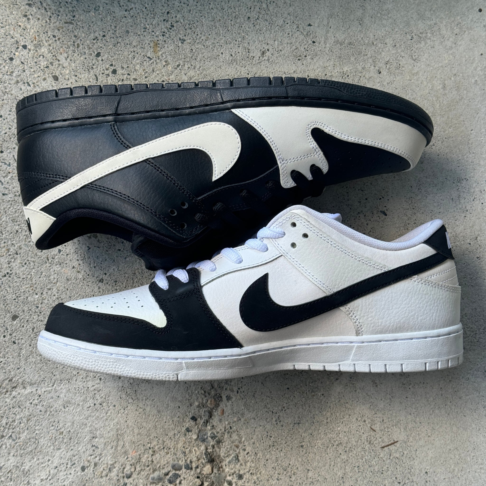 13 US - DS NIKE SB DUNK LOW YIN YANG W BOX 2015