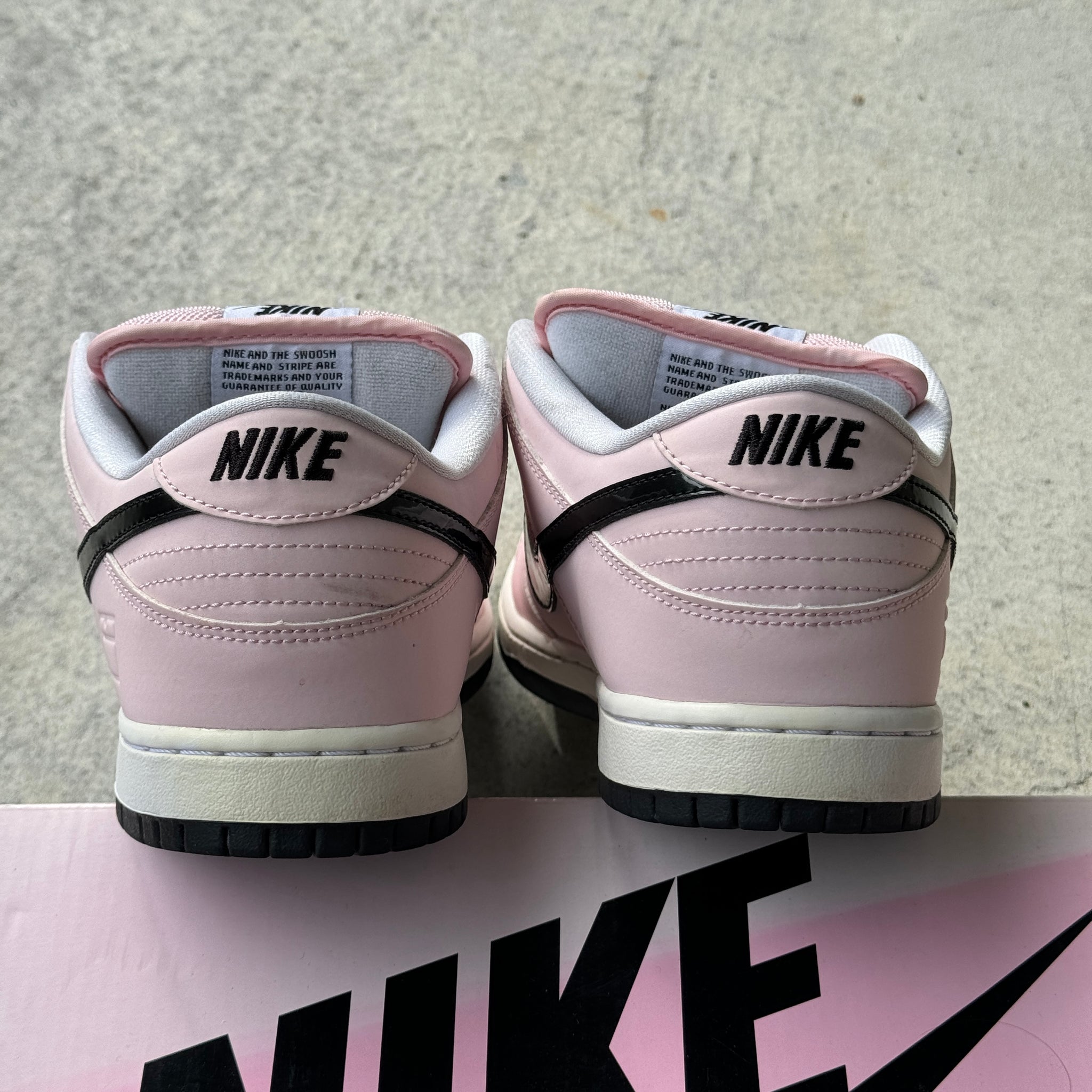 8.5 US - NIKE SB DUNK LOW PINK BOX W BOX 2016
