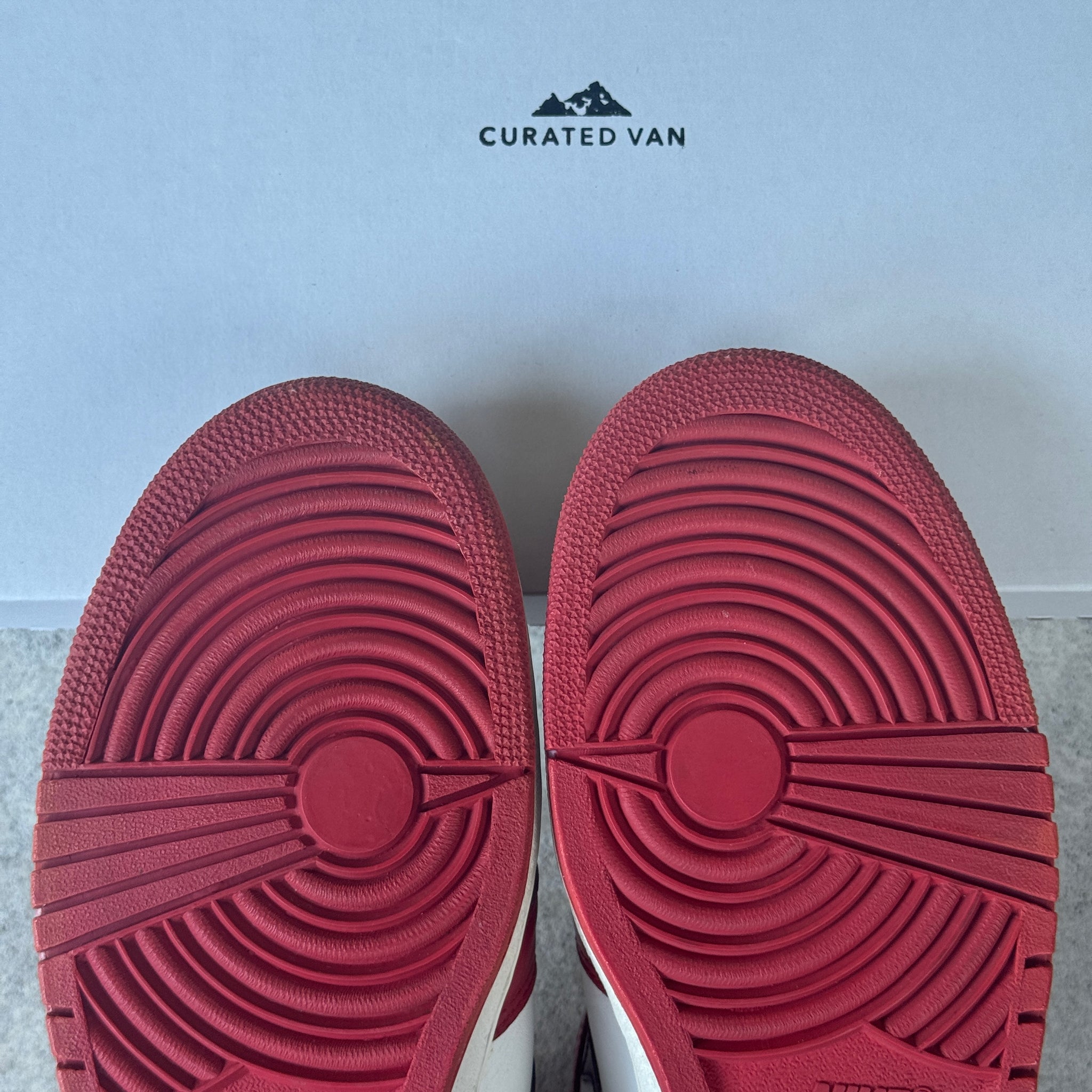 11 US - JORDAN 1 CHICAGO 1985