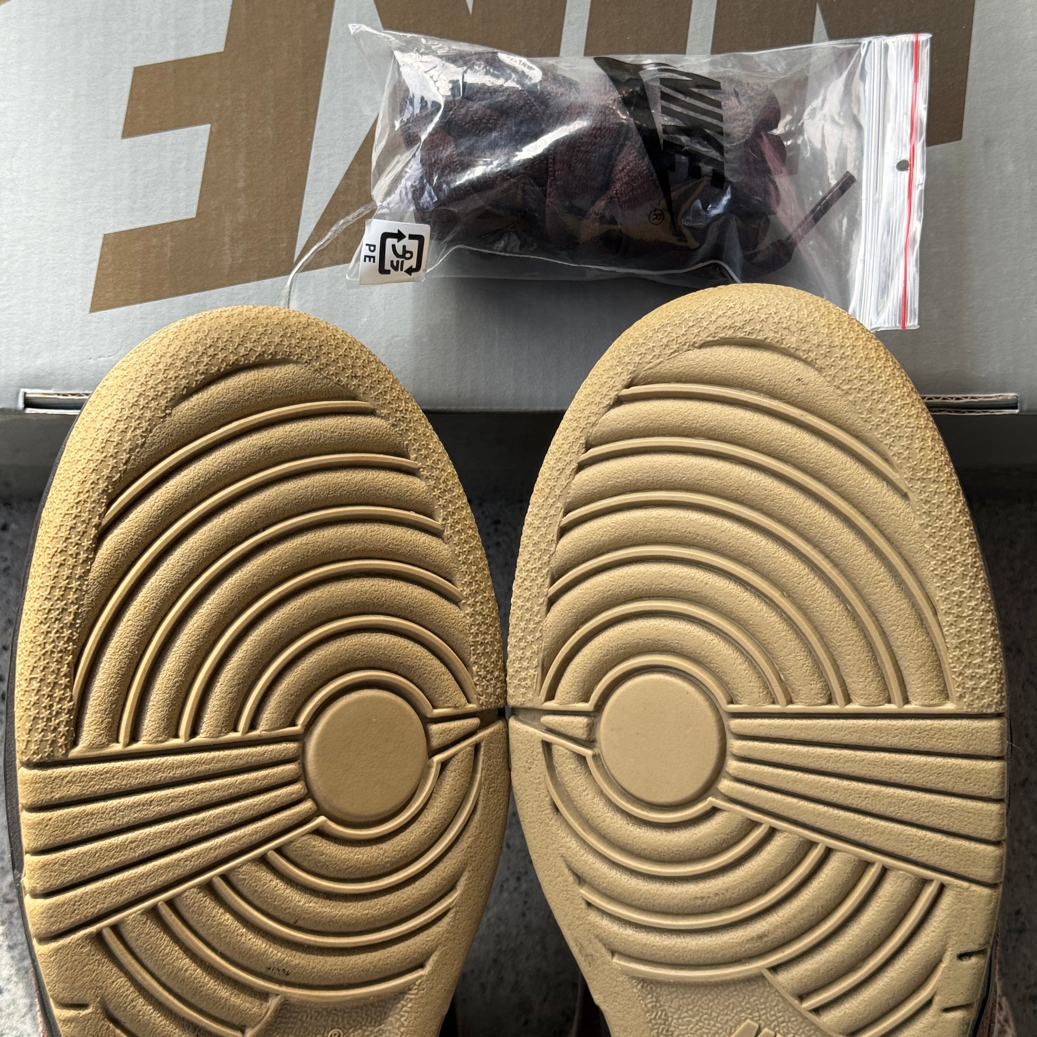 11 US - NIKE SB DUNK LOW TWEED W BOX 2004