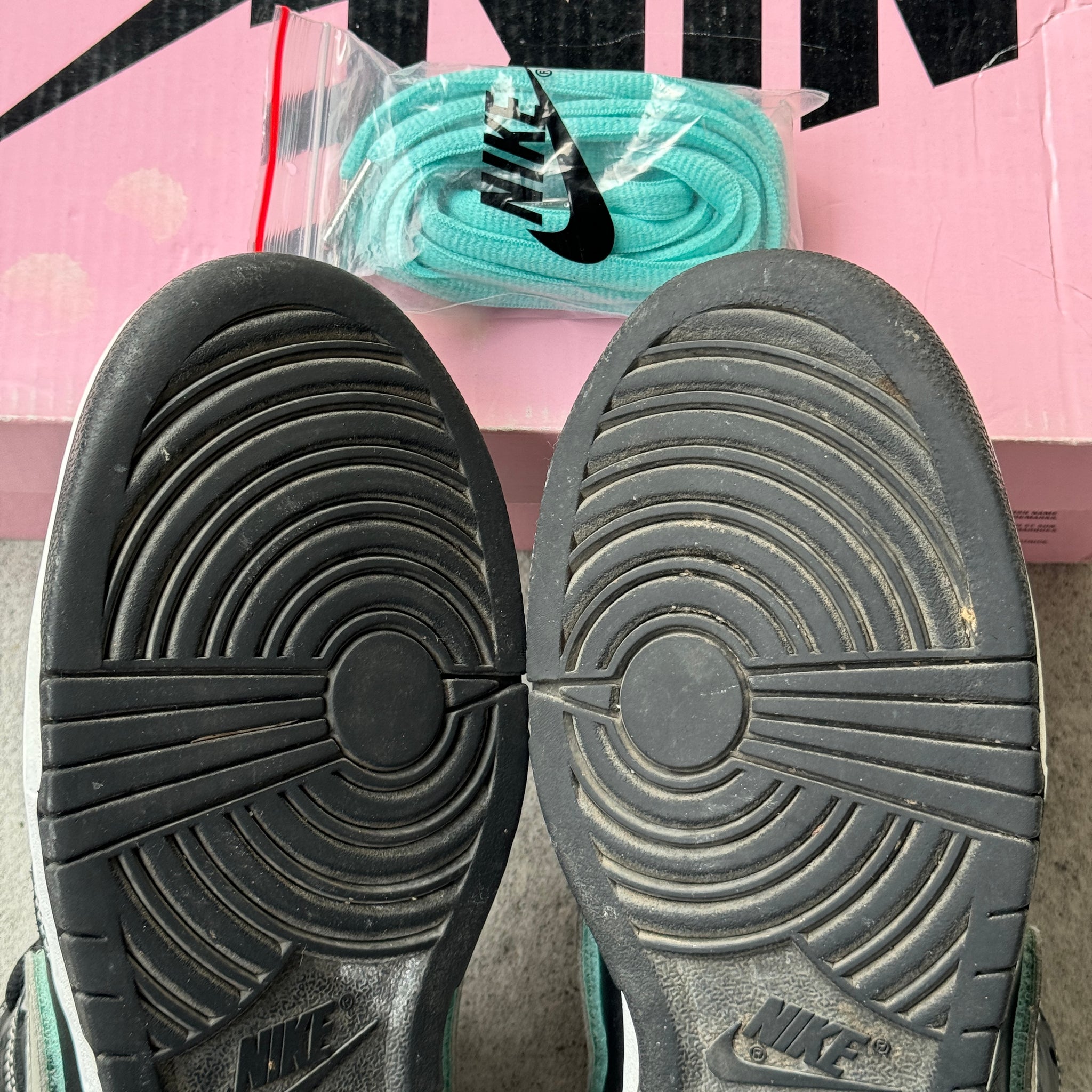 9.5 US - NIKE SB DUNK LOW BLACK DIAMOND W BOX 2018