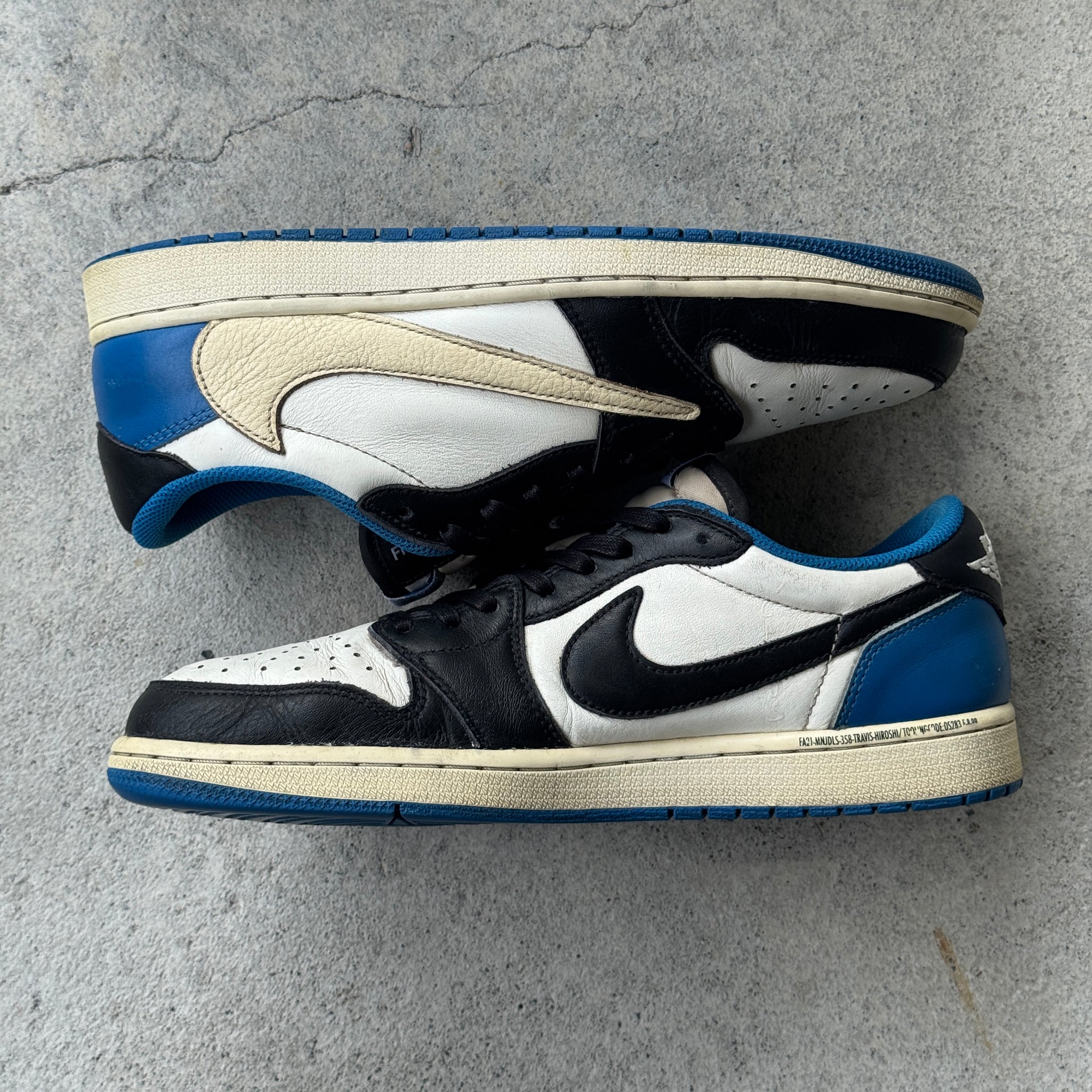 10 US - JORDAN 1 LOW TRAVIS SCOTT FRAGMENT W BOX 2021