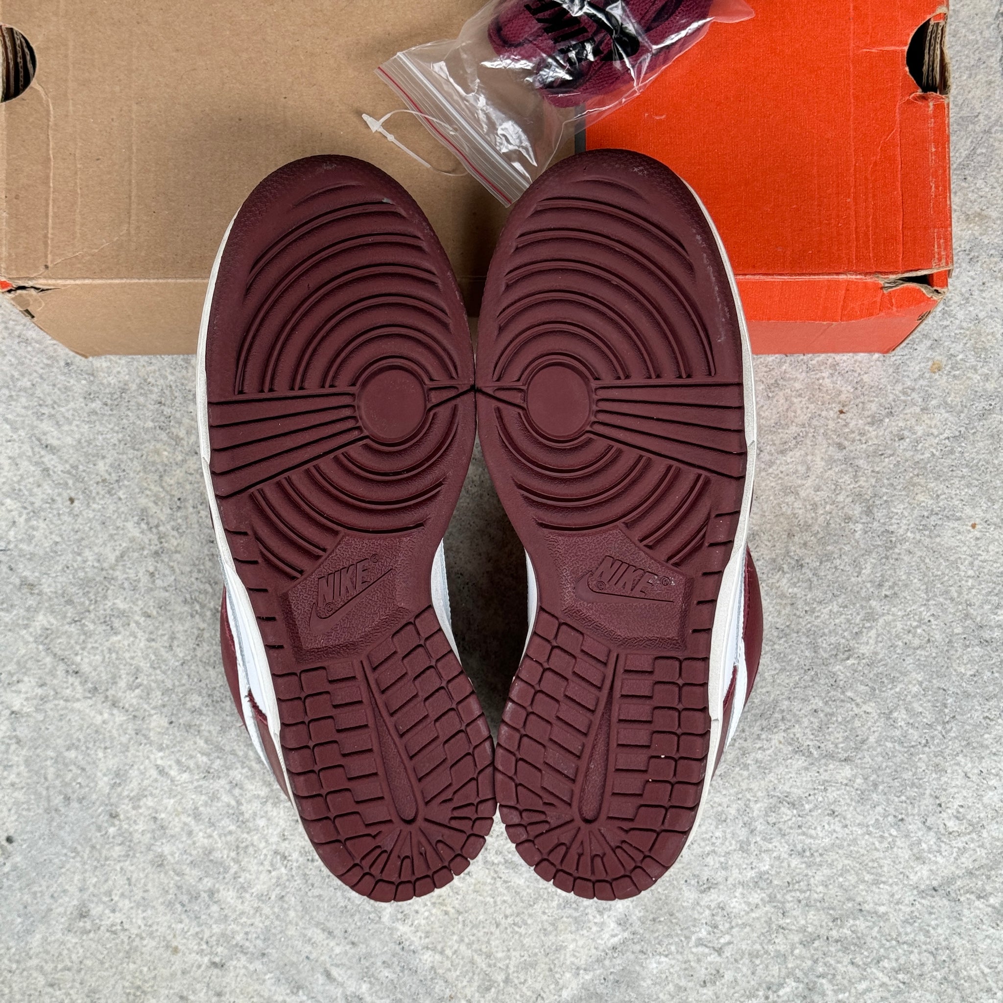 8.5 US - NIKE DUNK LOW PRO TEAM RED/WHITE W BOX 2003