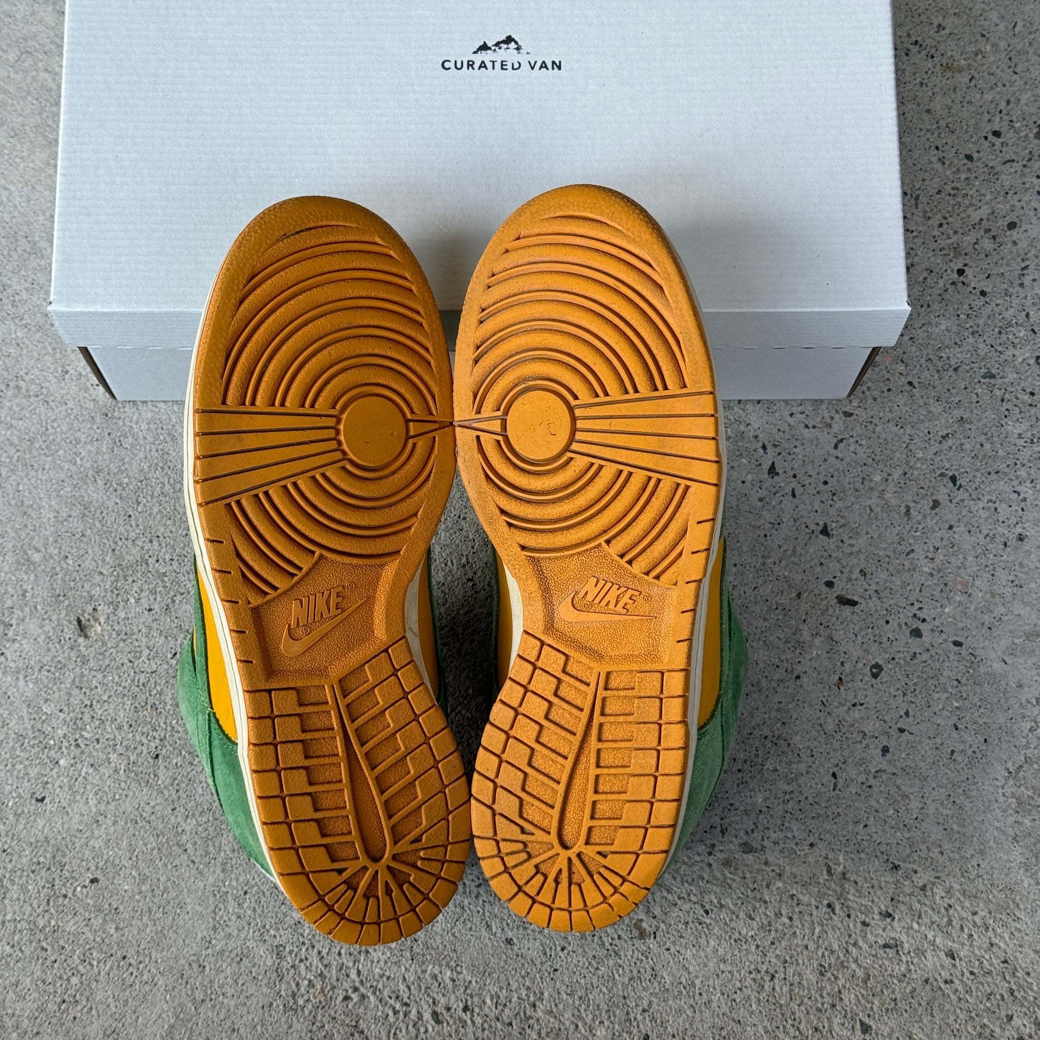 9.5 US - NIKE SB DUNK LOW EMB "BUCKS" 2006