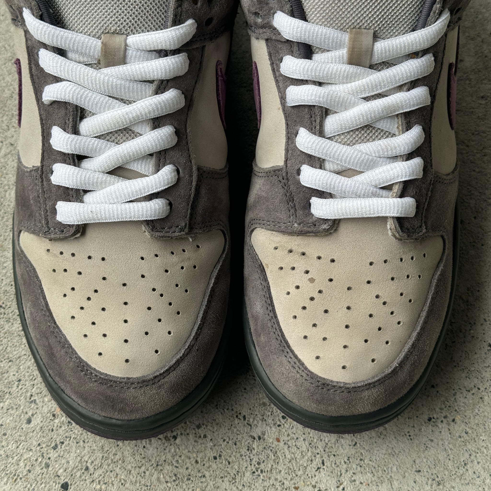 9.5 US - NIKE SB DUNK LOW PURPLE PIGEON 2006