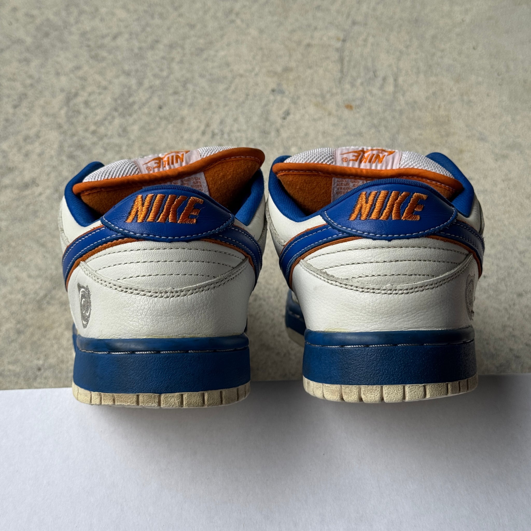 9 US - NIKE SB DUNK LOW MEDICOM 1 2004