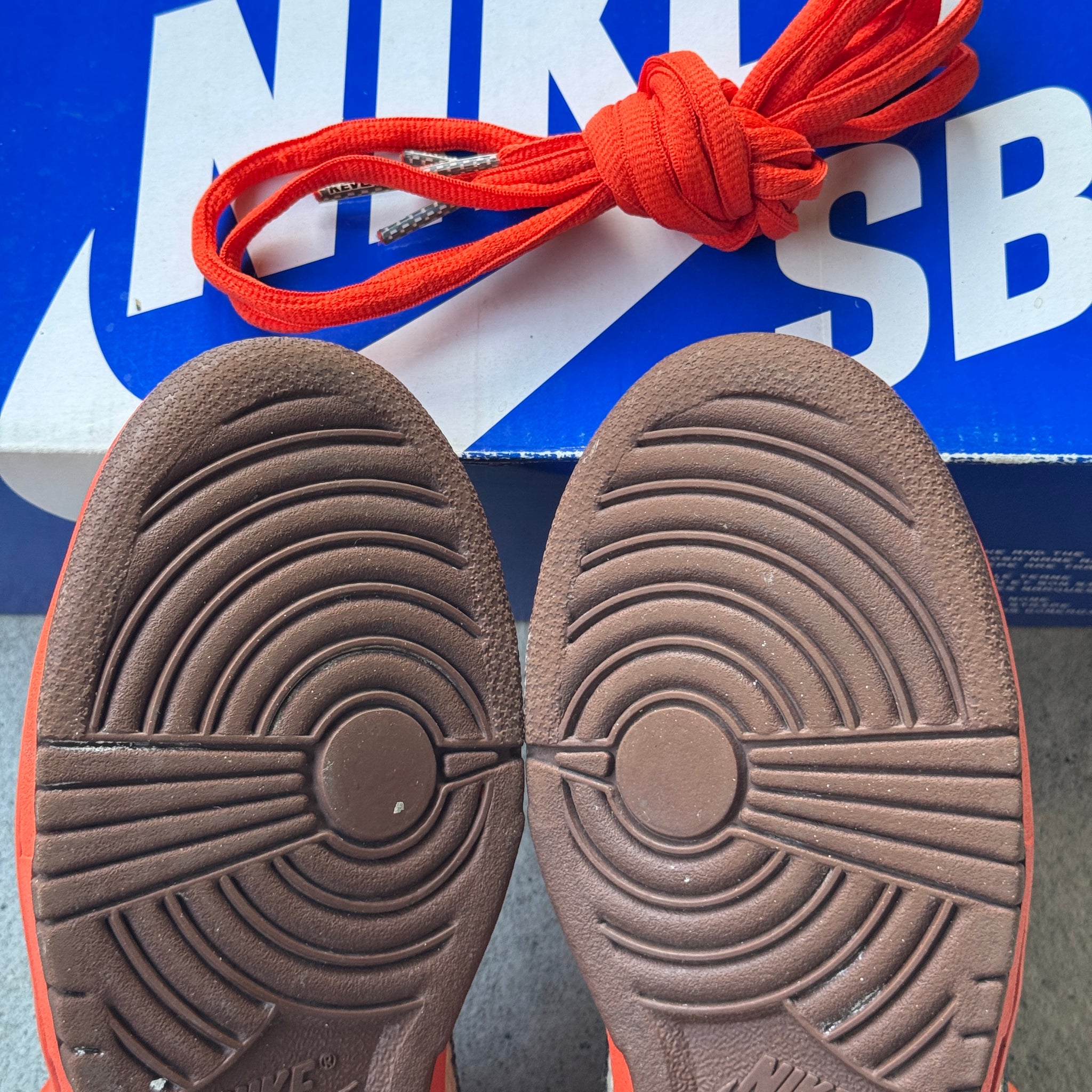 7 US - NIKE SB DUNK LOW UN-HEMP TOP RAMEN W BOX 2009