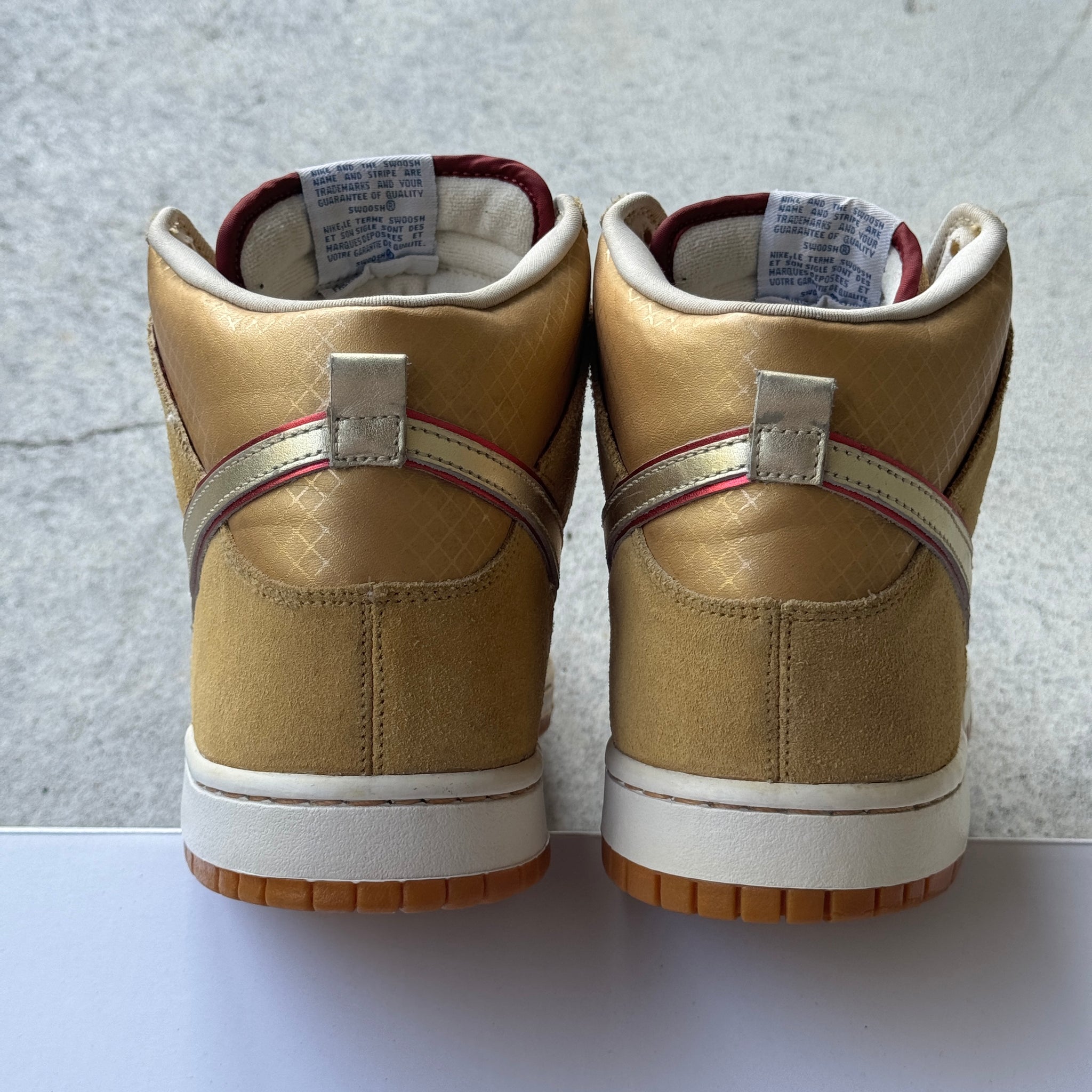 11.5 US - NIKE SB DUNK HIGH KOSTON THAI TEMPLE 2010