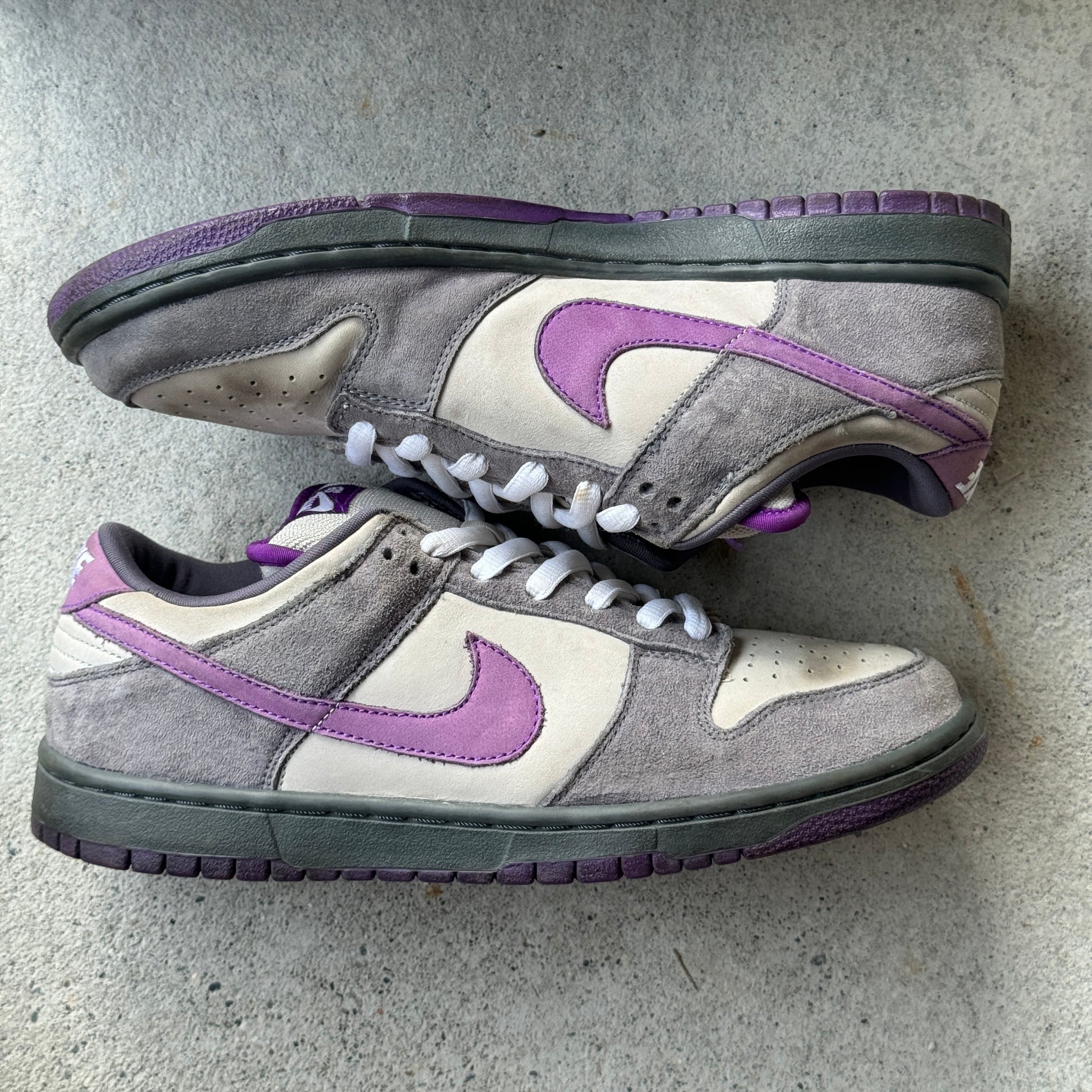 10.5 US - NIKE SB DUNK LOW PURPLE PIGEON W BOX 2006