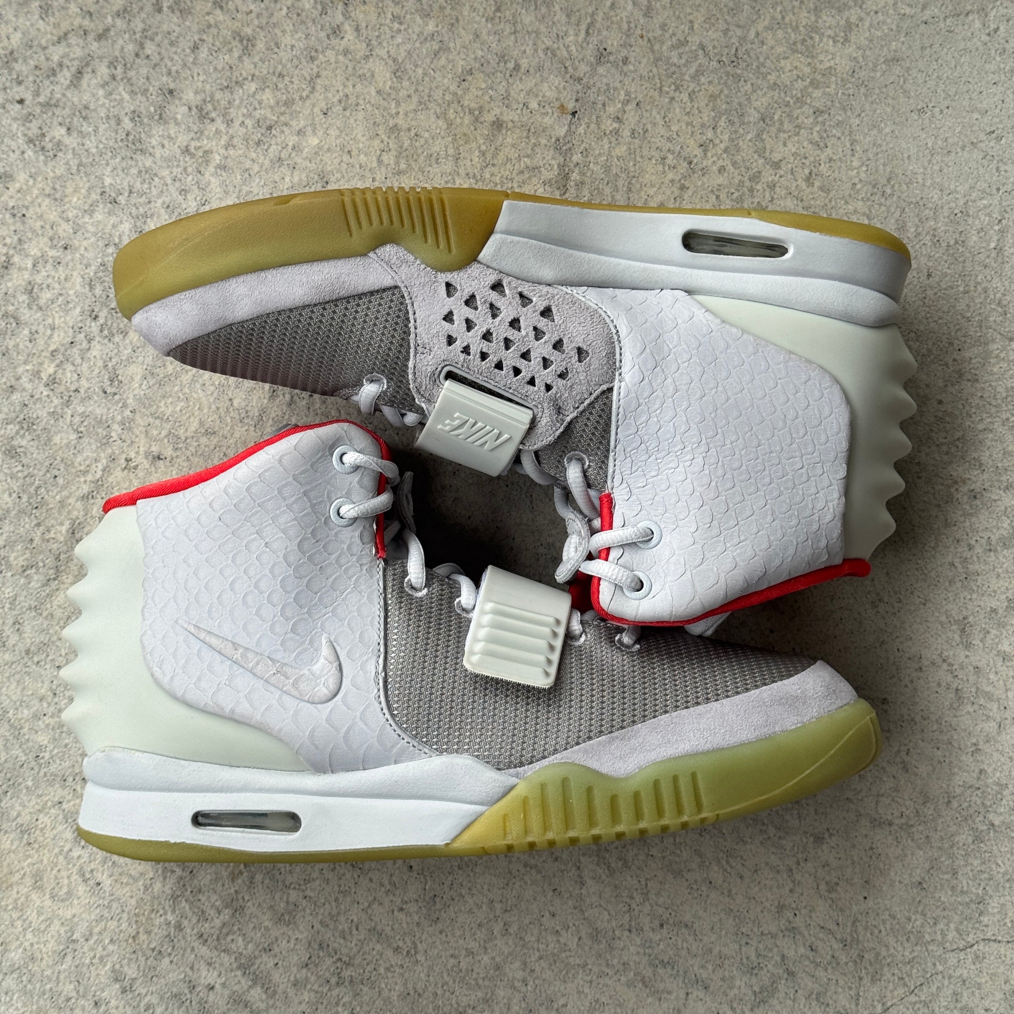 11 US - DS NIKE AIR YEEZY 2 PURE PLATNIUM W BOX 2014
