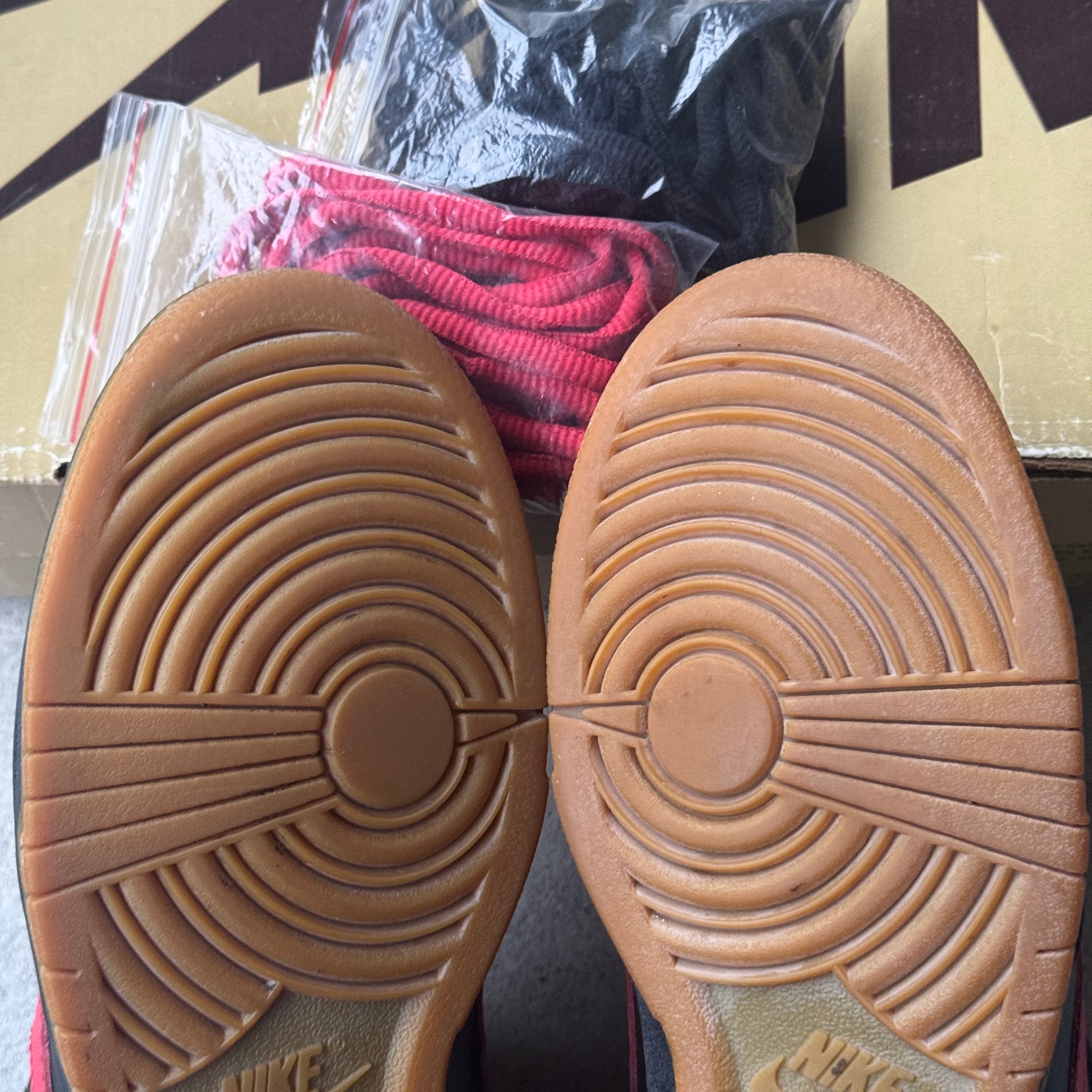 8.5 US - NIKE EMB "UN-VAMP" W BOX 2005