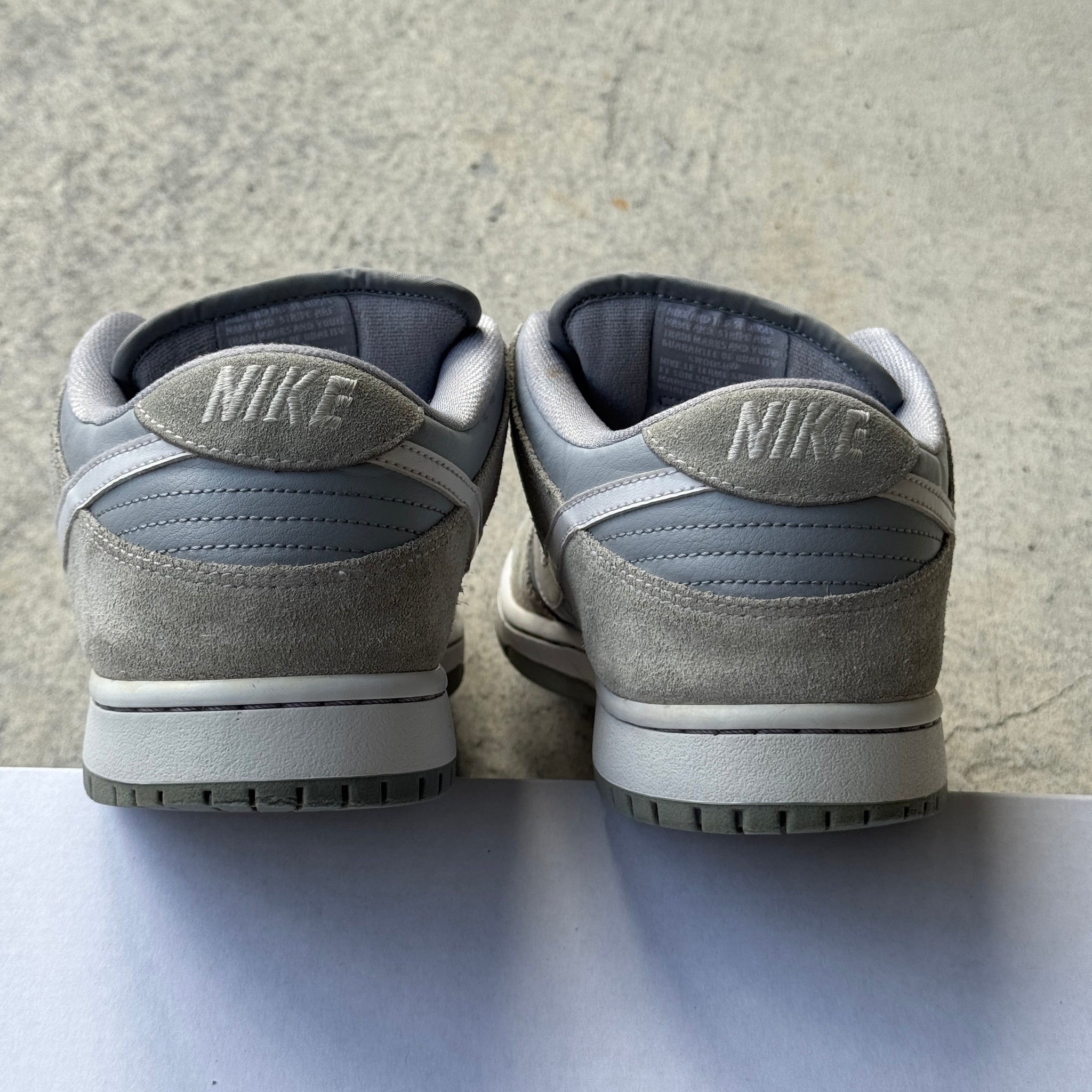 10.5  US - NIKE SB DUNK LOW SUMMIT WHITE WOLF GREY 2018