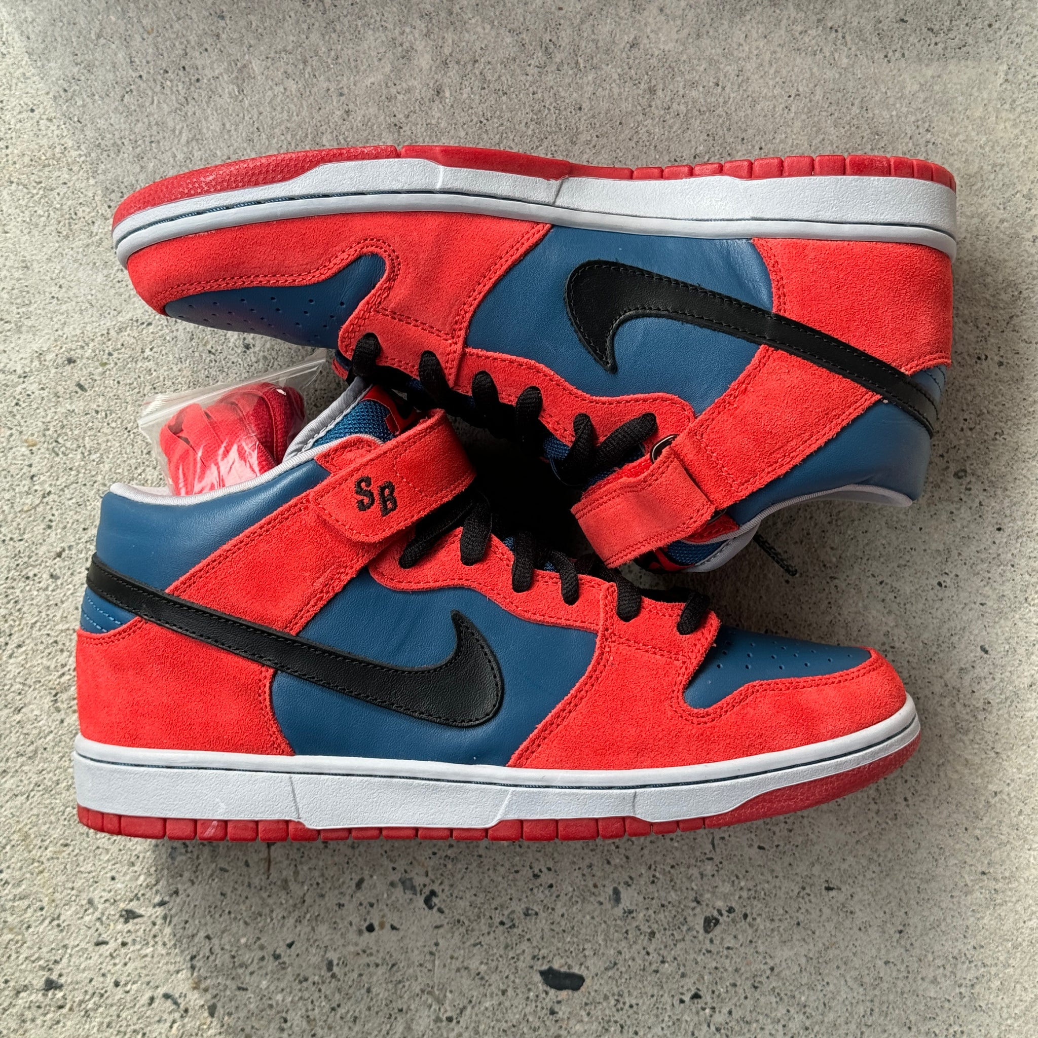 9.5 US - DS NIKE SB DUNK MID SPIDERMAN 2008